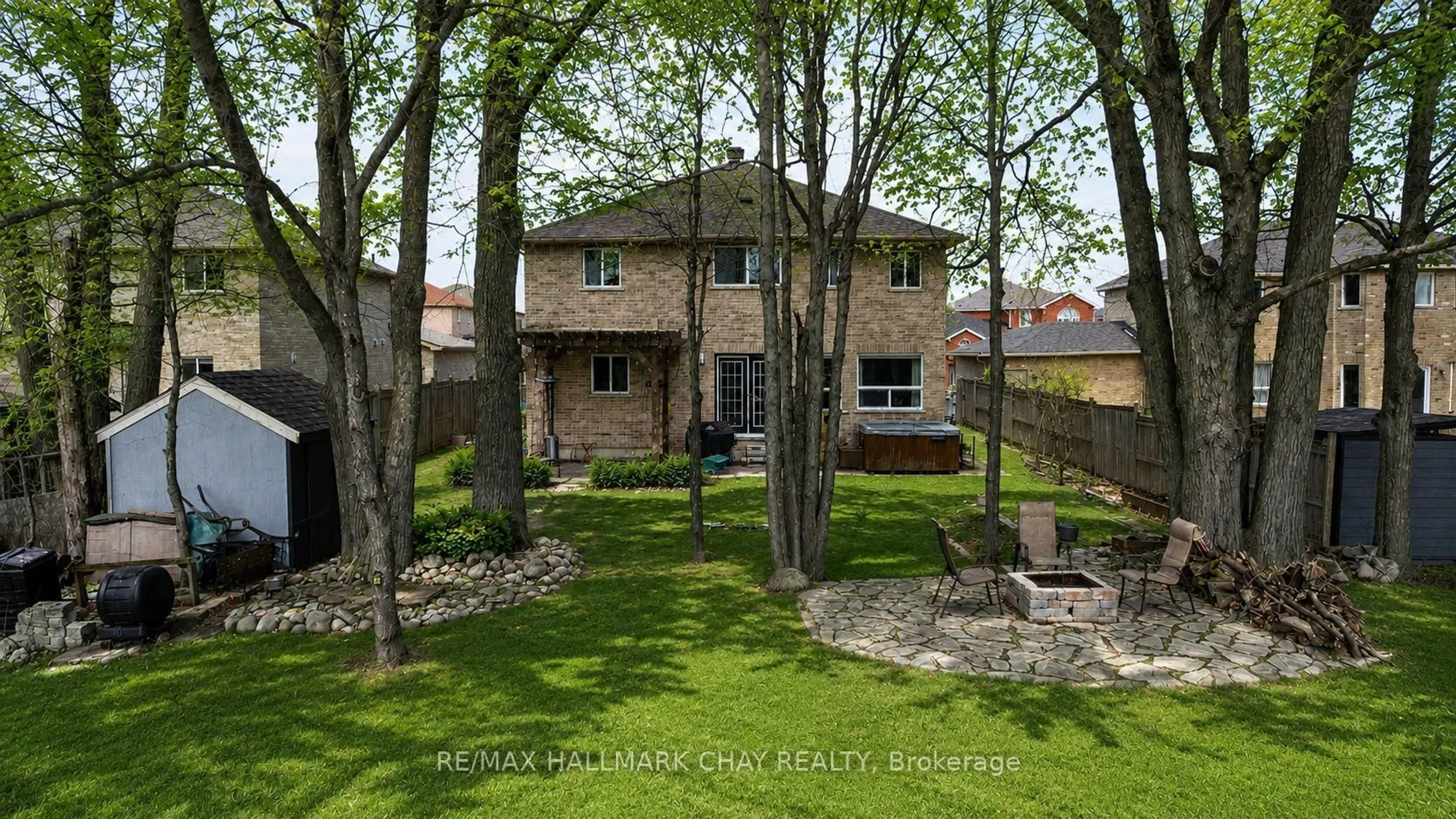 A pic from outside/outdoor area/front of a property/back of a property/a pic from drone, street for 63 Northview Cres, Barrie Ontario L4N 9T5