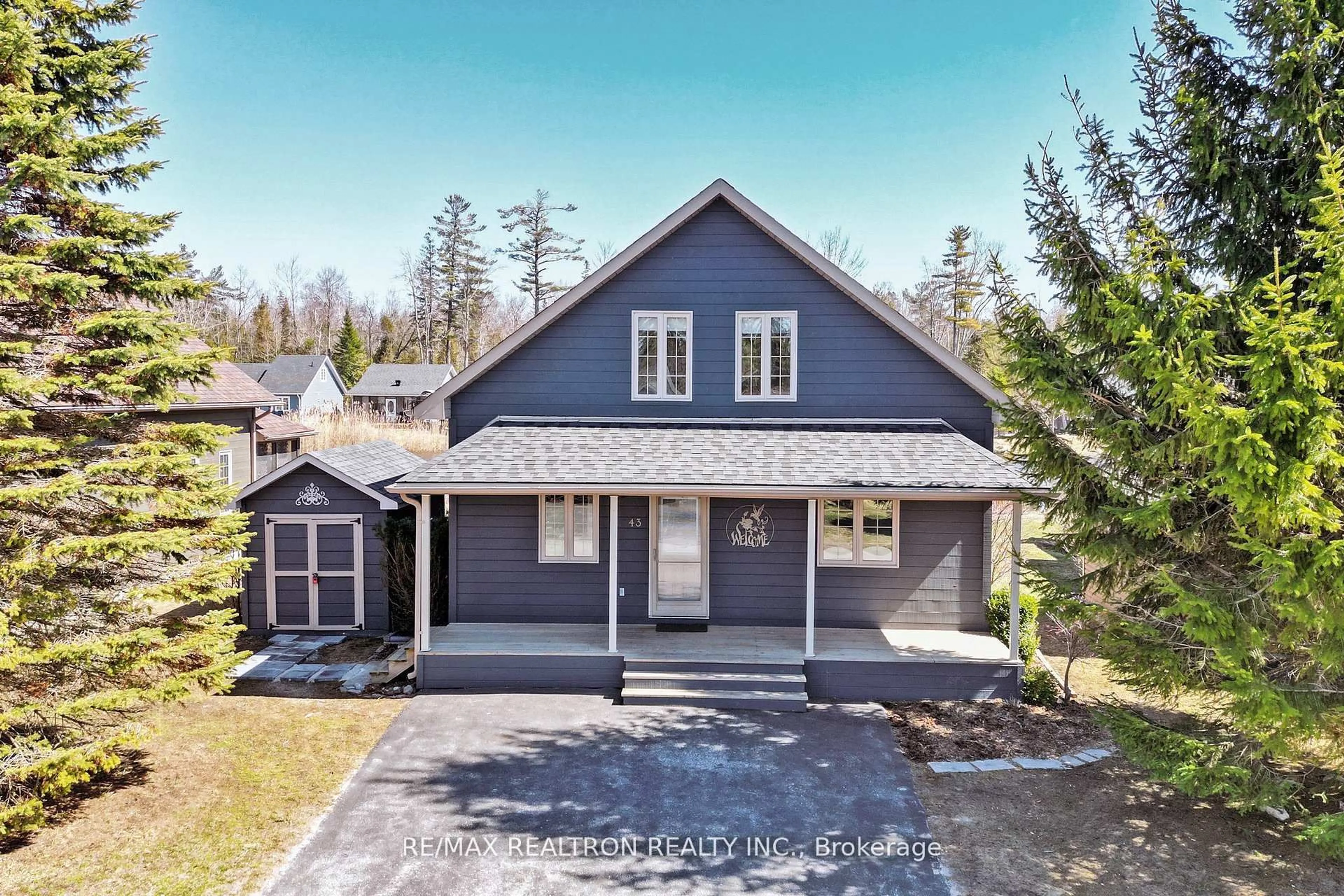 Home with vinyl exterior material, street for 43 Madawaska Tr, Wasaga Beach Ontario L9Z 1X7