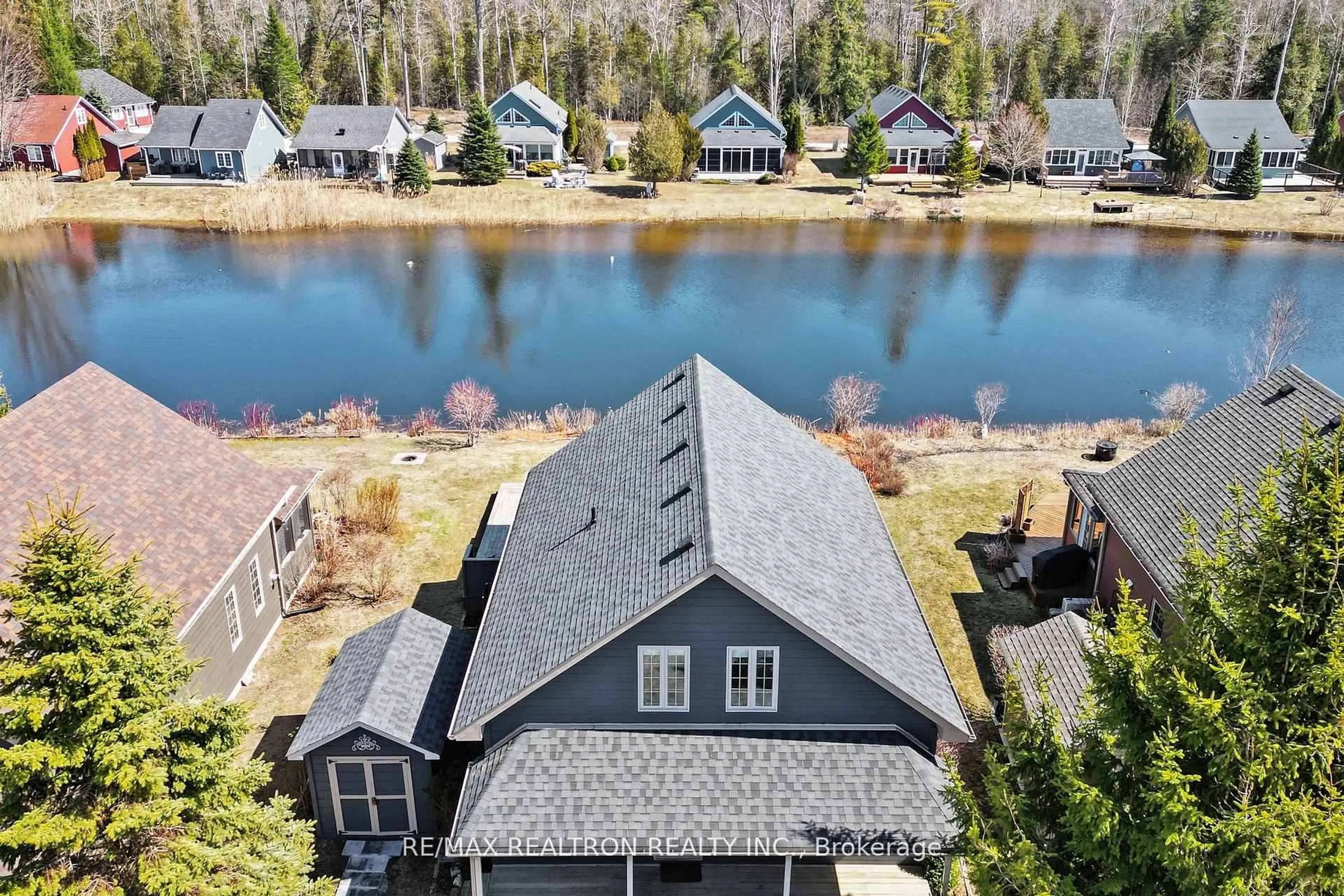A pic from outside/outdoor area/front of a property/back of a property/a pic from drone, water/lake/river/ocean view for 43 Madawaska Tr, Wasaga Beach Ontario L9Z 1X7