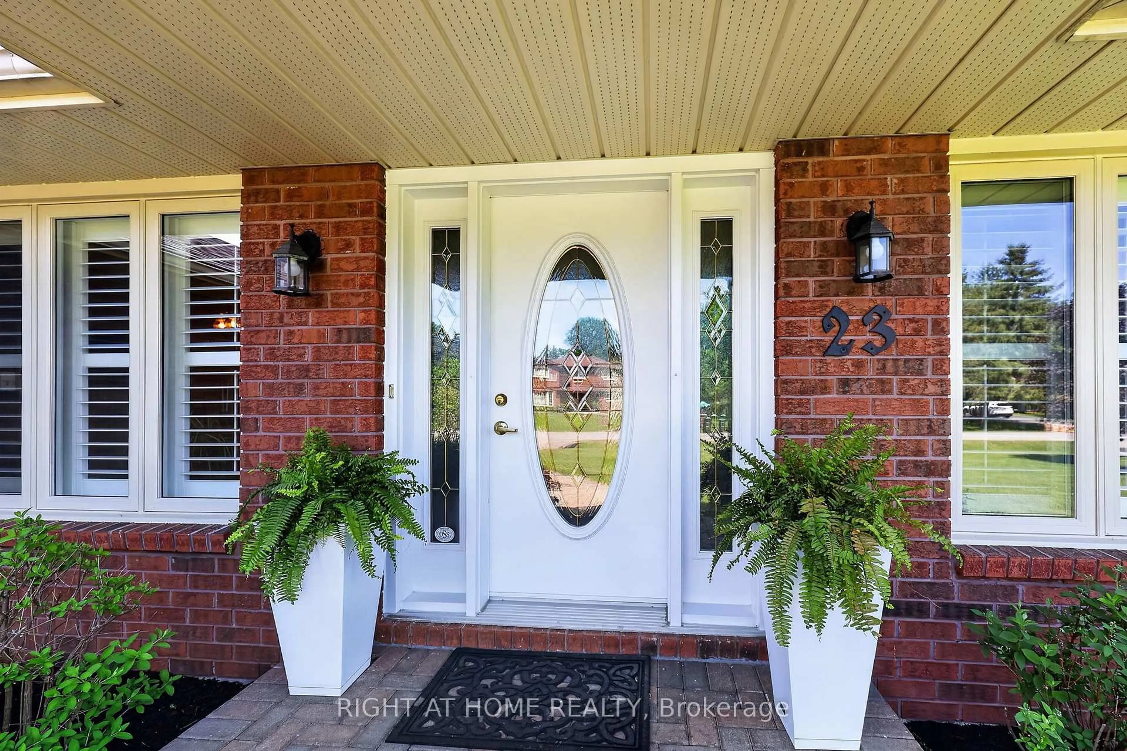 Indoor entryway for 23 Holloway Lane, Springwater Ontario L9X 0M7