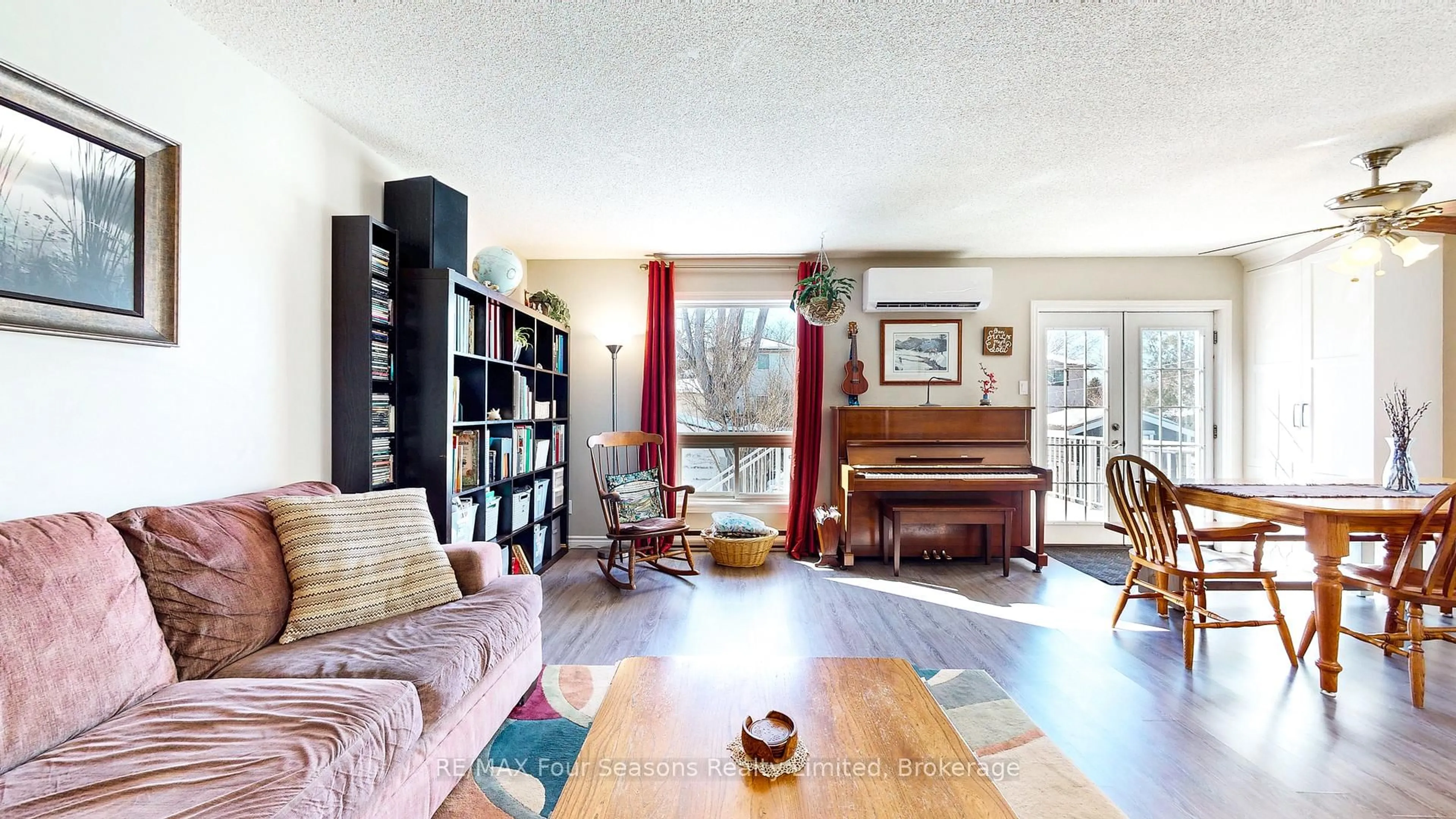 Living room with furniture, wood/laminate floor for 74 Telfer Rd, Collingwood Ontario L9Y 4S2