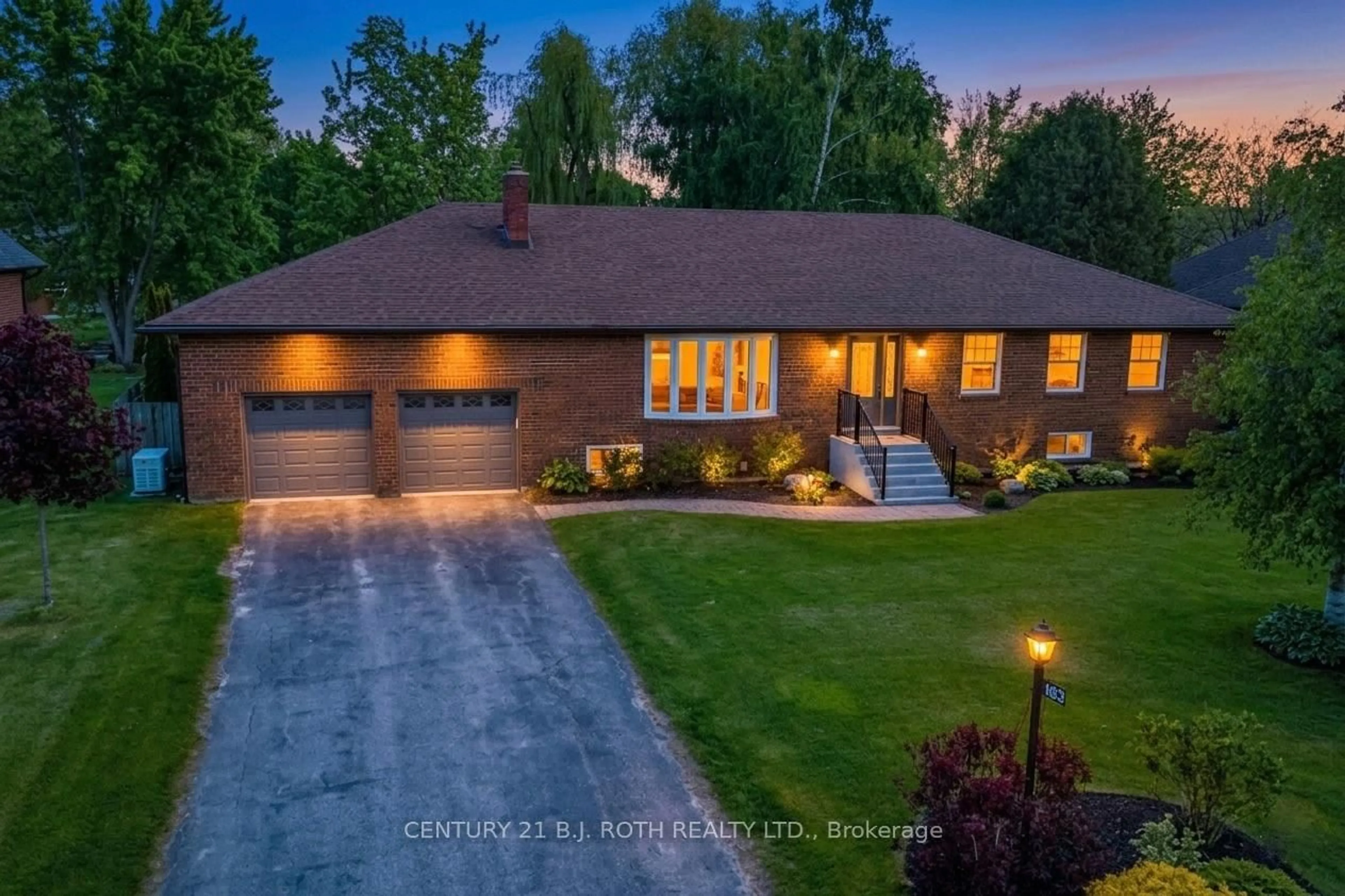 A pic from outside/outdoor area/front of a property/back of a property/a pic from drone, street for 183 Bayshore Dr, Ramara Ontario L0K 1B0