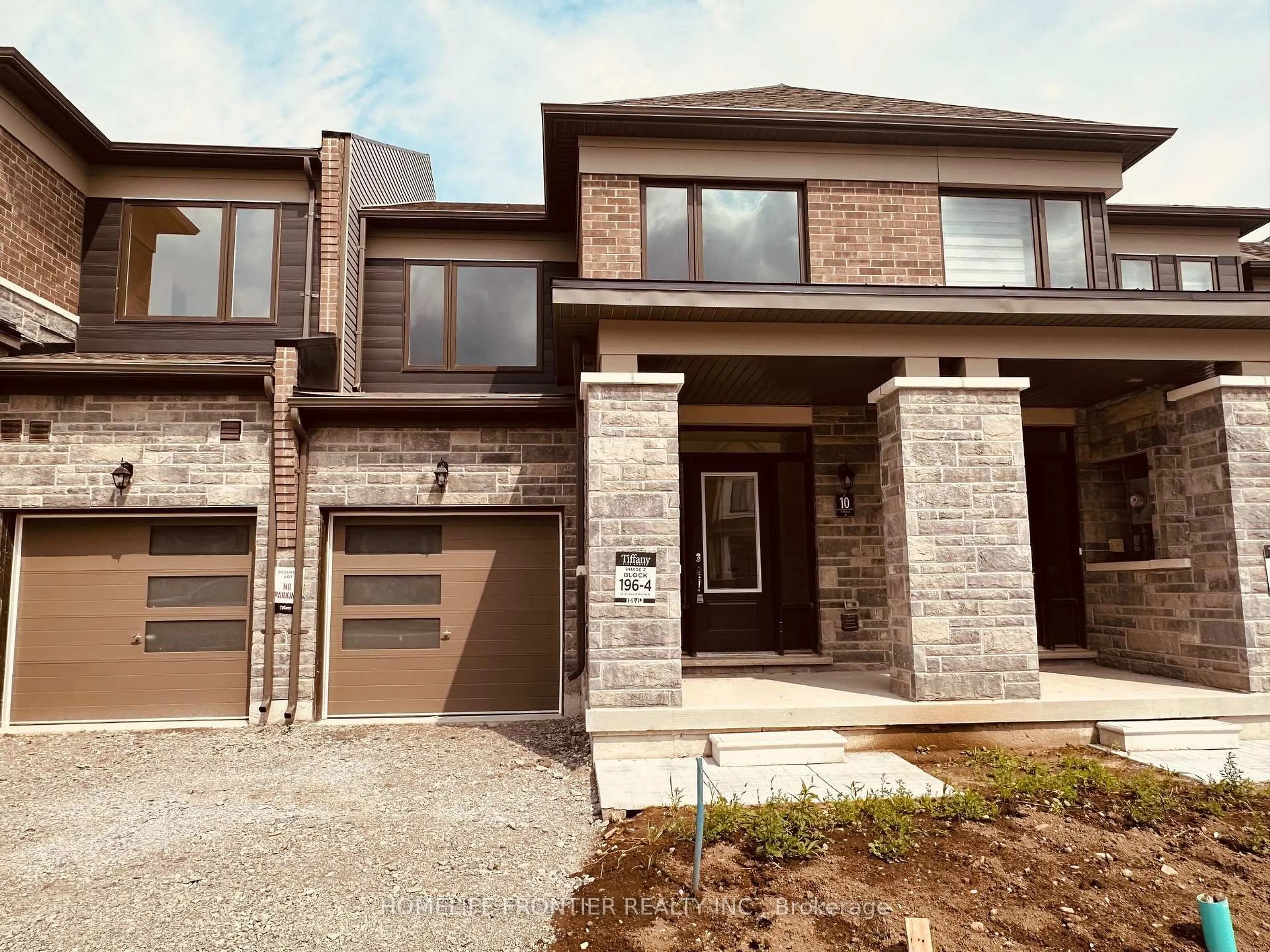 Home with brick exterior material, street for 10 Durham Ave, Barrie Ontario L9S 2Z8