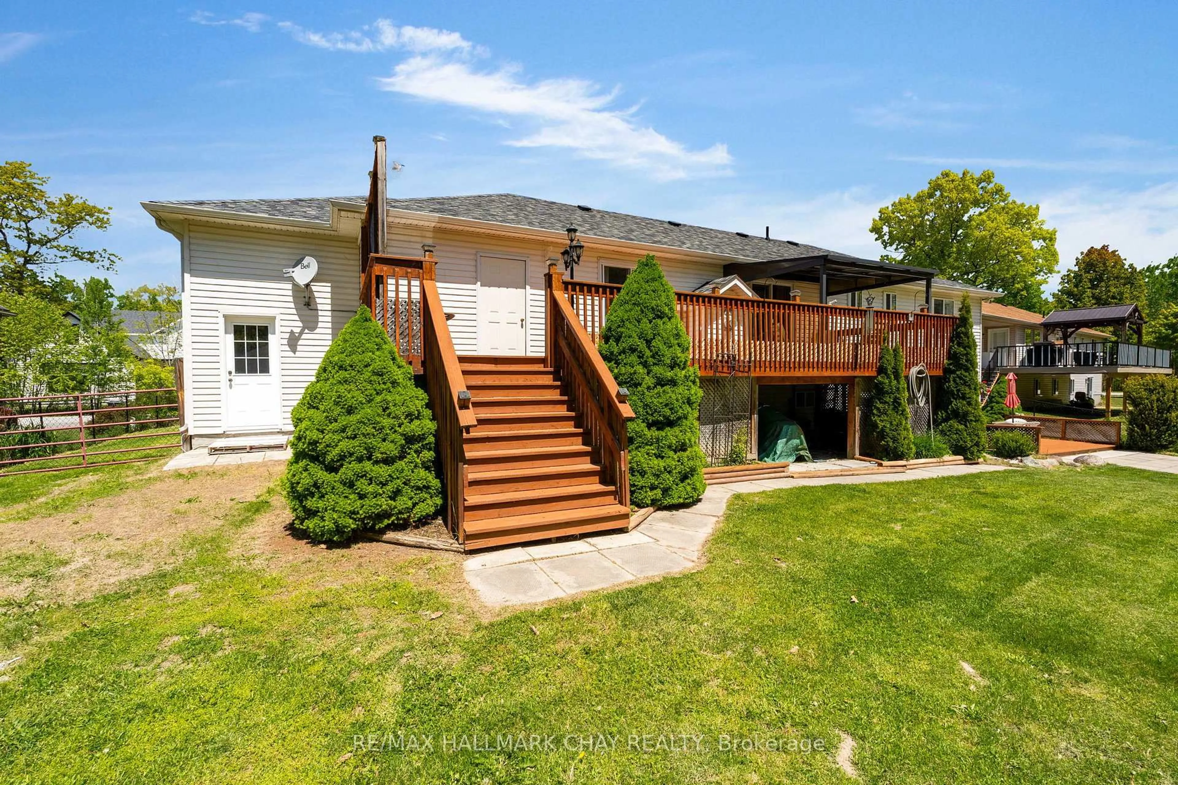 Patio, mountain view for 29 Foliage Dr, Tiny Ontario L0L 1P1