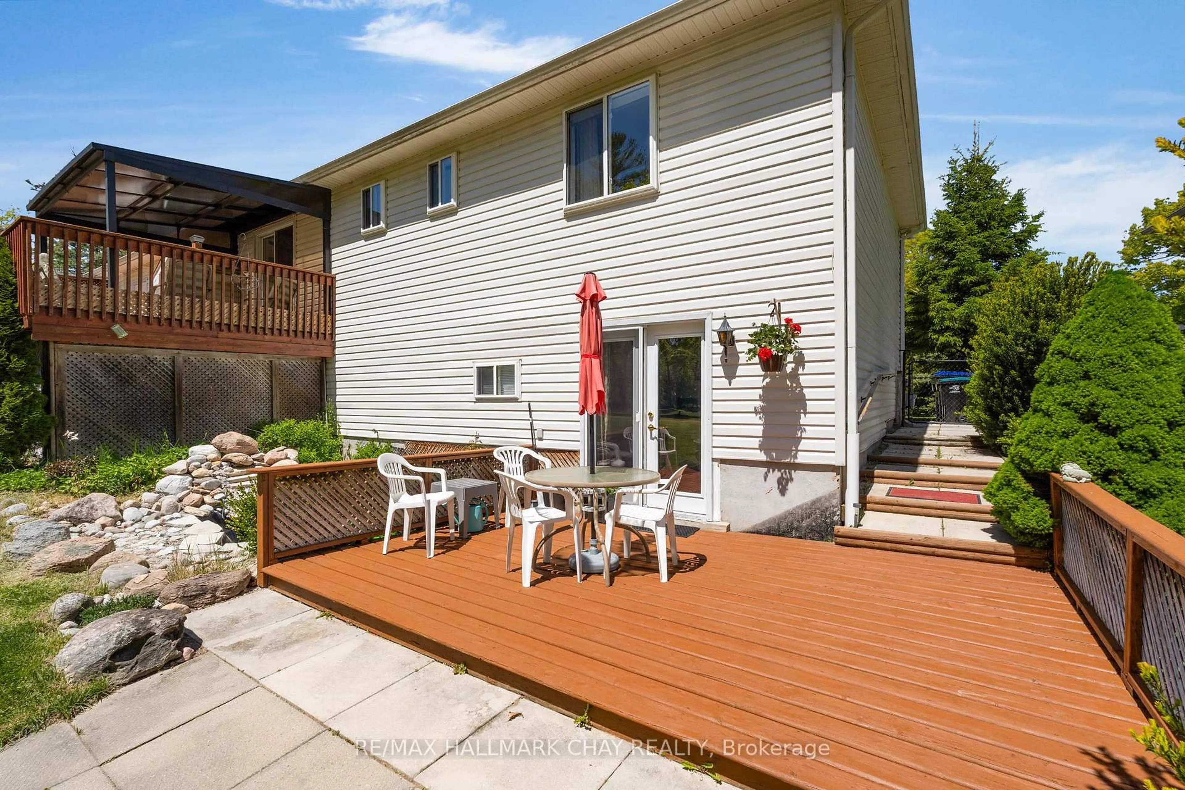 Patio, street for 29 Foliage Dr, Tiny Ontario L0L 1P1