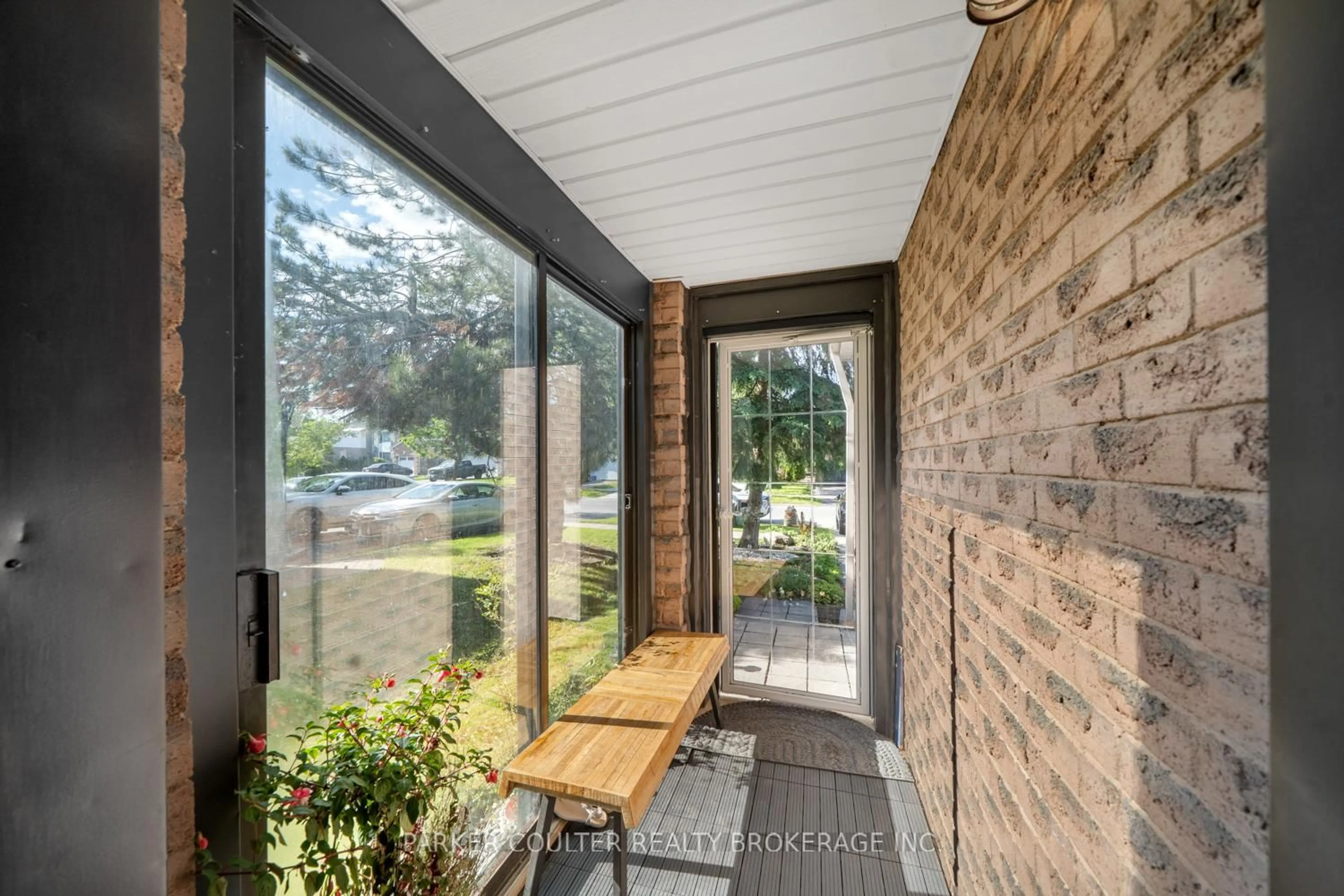 Patio, street for 240 Hickling Tr, Barrie Ontario L4M 5W5