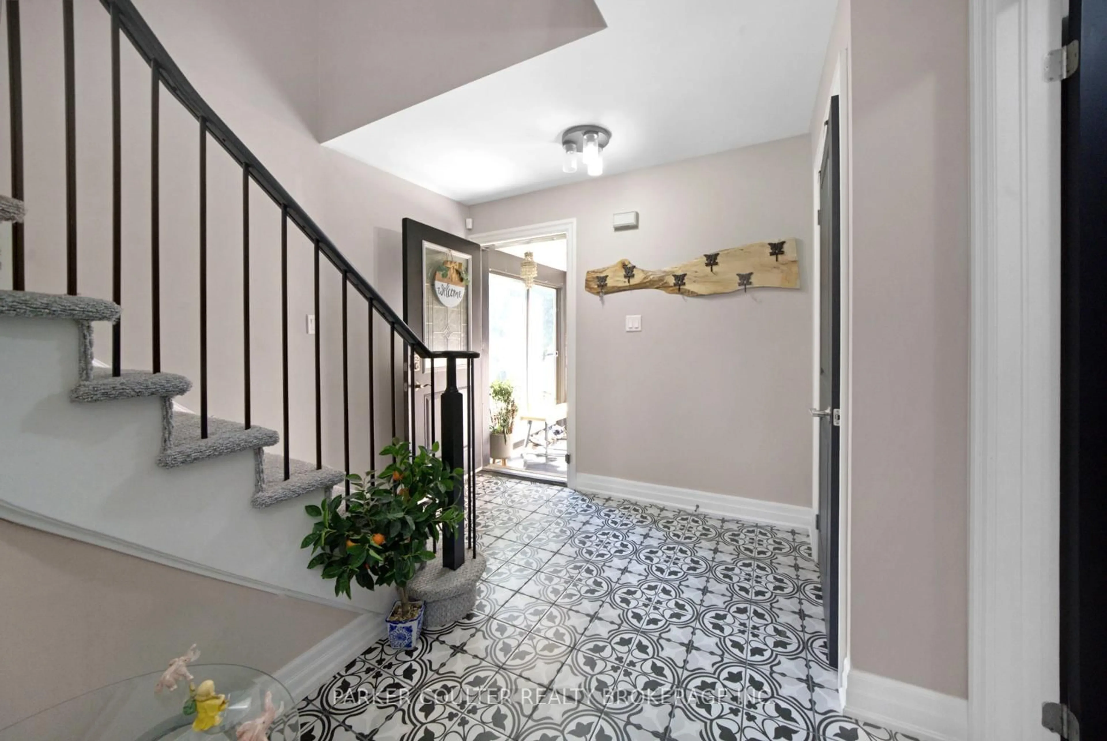 Indoor foyer for 240 Hickling Tr, Barrie Ontario L4M 5W5