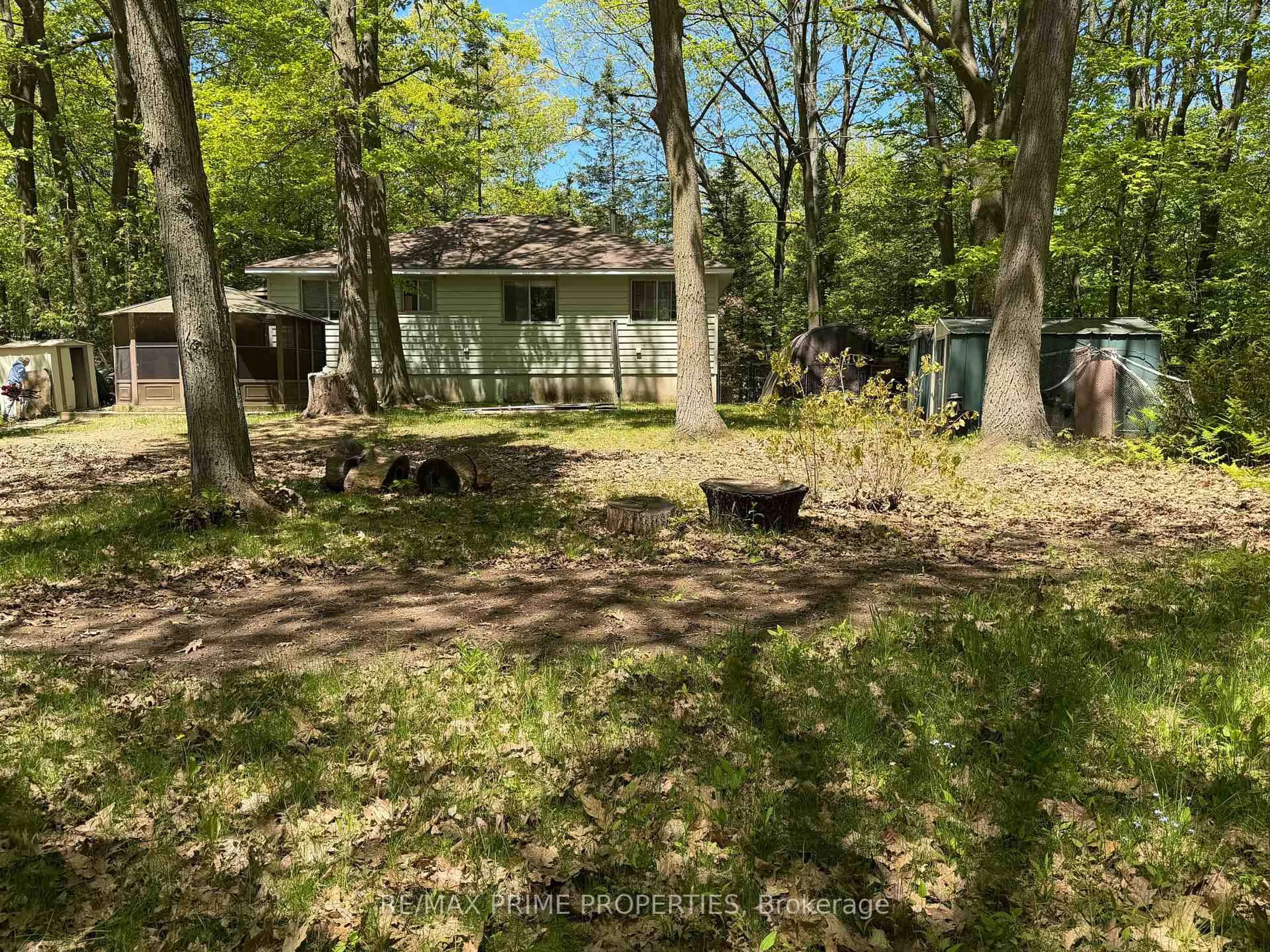 A pic from outside/outdoor area/front of a property/back of a property/a pic from drone, forest/trees view for 187 Frederick Dr, Wasaga Beach Ontario L9Z 1P1