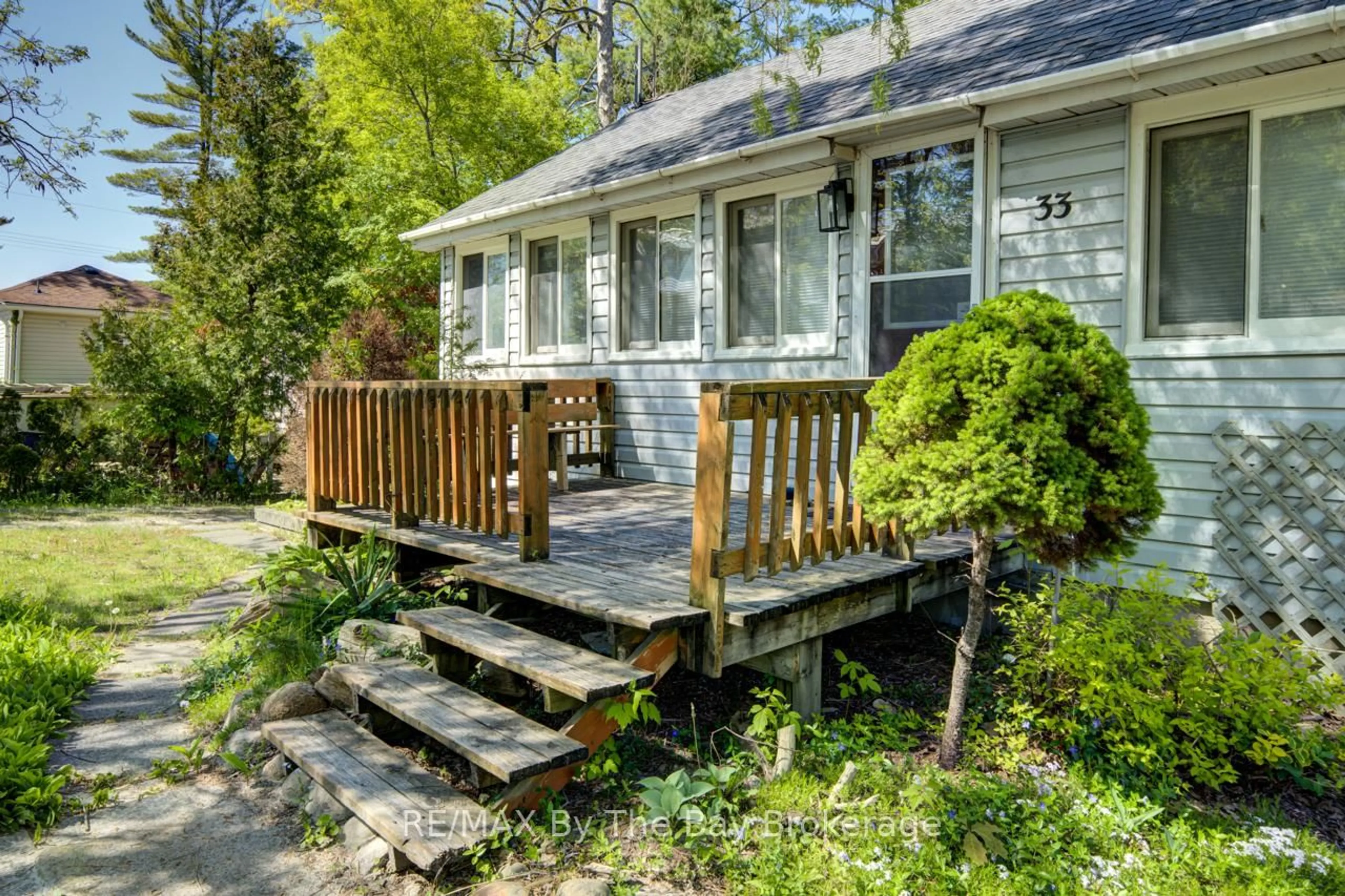 Patio, unknown for 33 17th St, Wasaga Beach Ontario L9Z 2J1