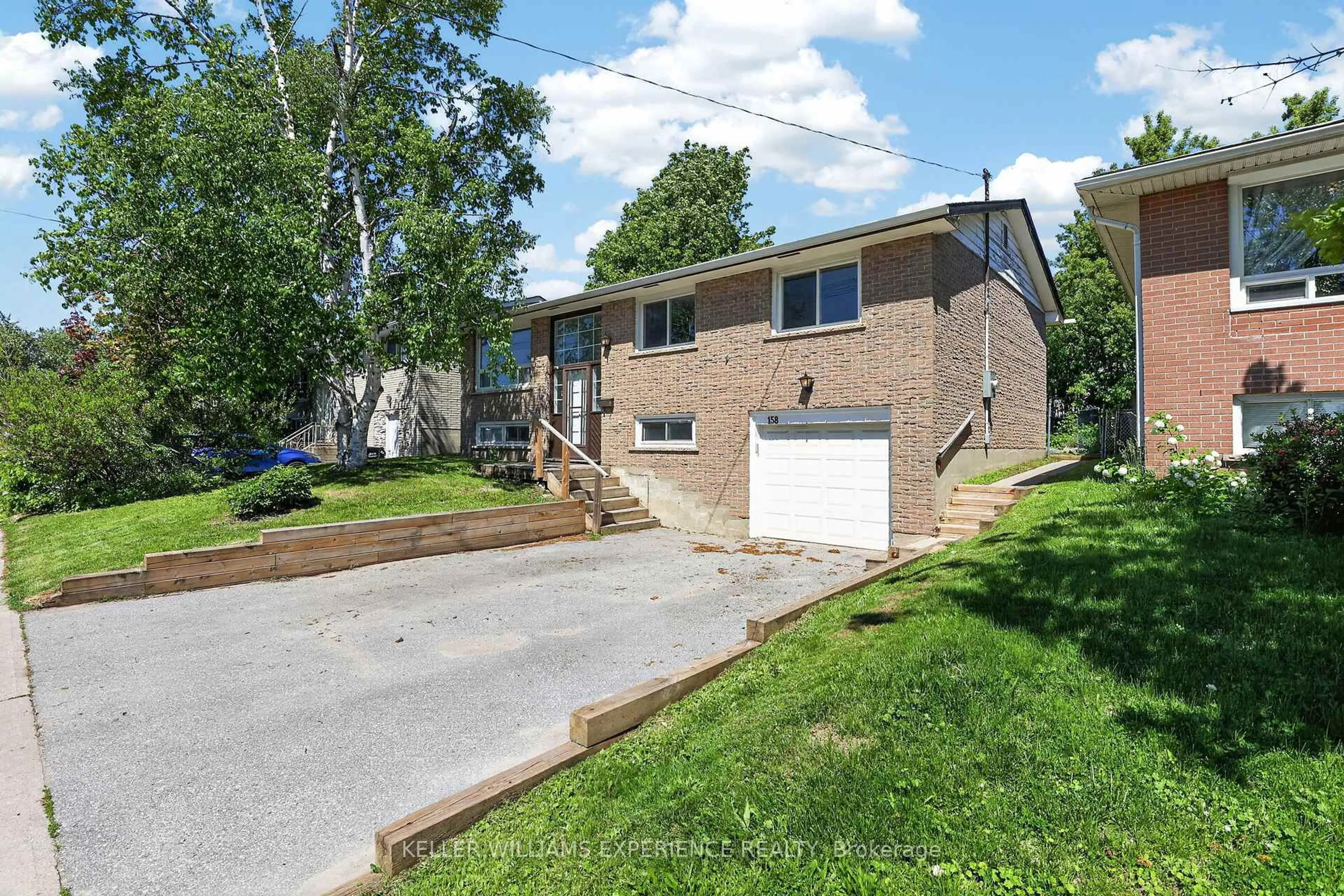Home with brick exterior material, street for 158 CUNDLES Rd, Barrie Ontario L4M 2Z9