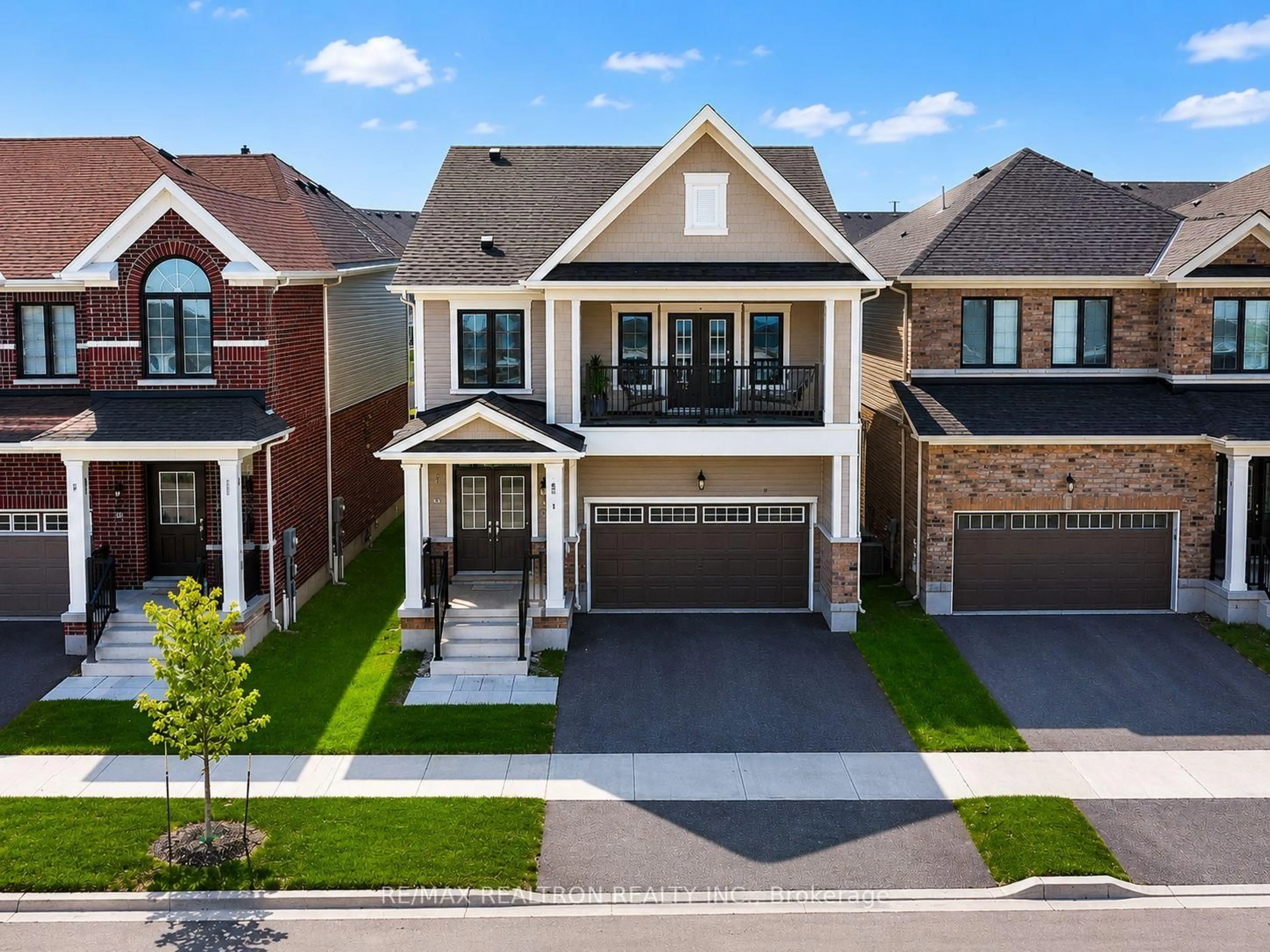A pic from outside/outdoor area/front of a property/back of a property/a pic from drone, street for 21 Prudhoe Terr, Barrie Ontario L9S 2Z8