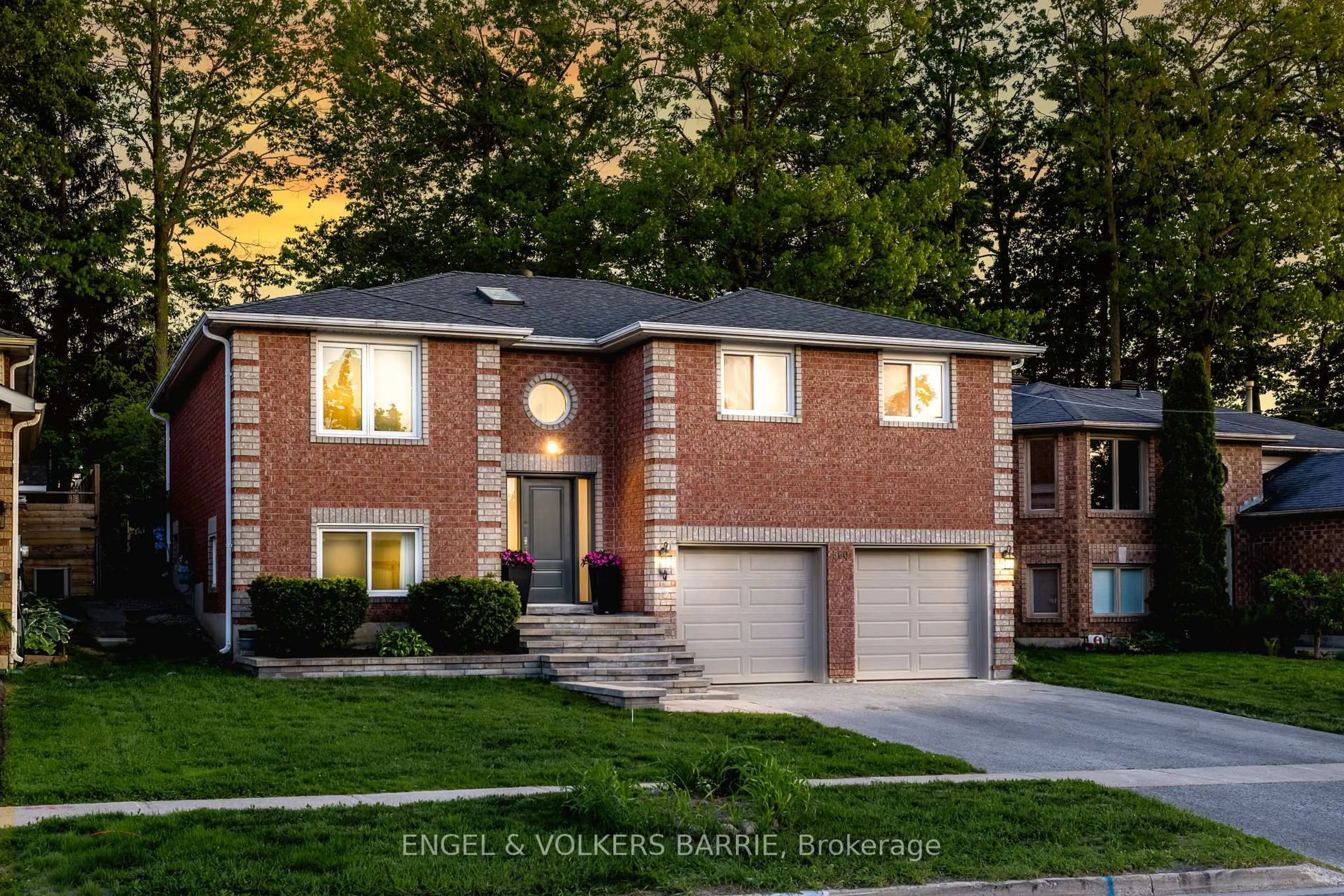 Home with brick exterior material, street for 560 Leacock Dr, Barrie Ontario L4N 7B1