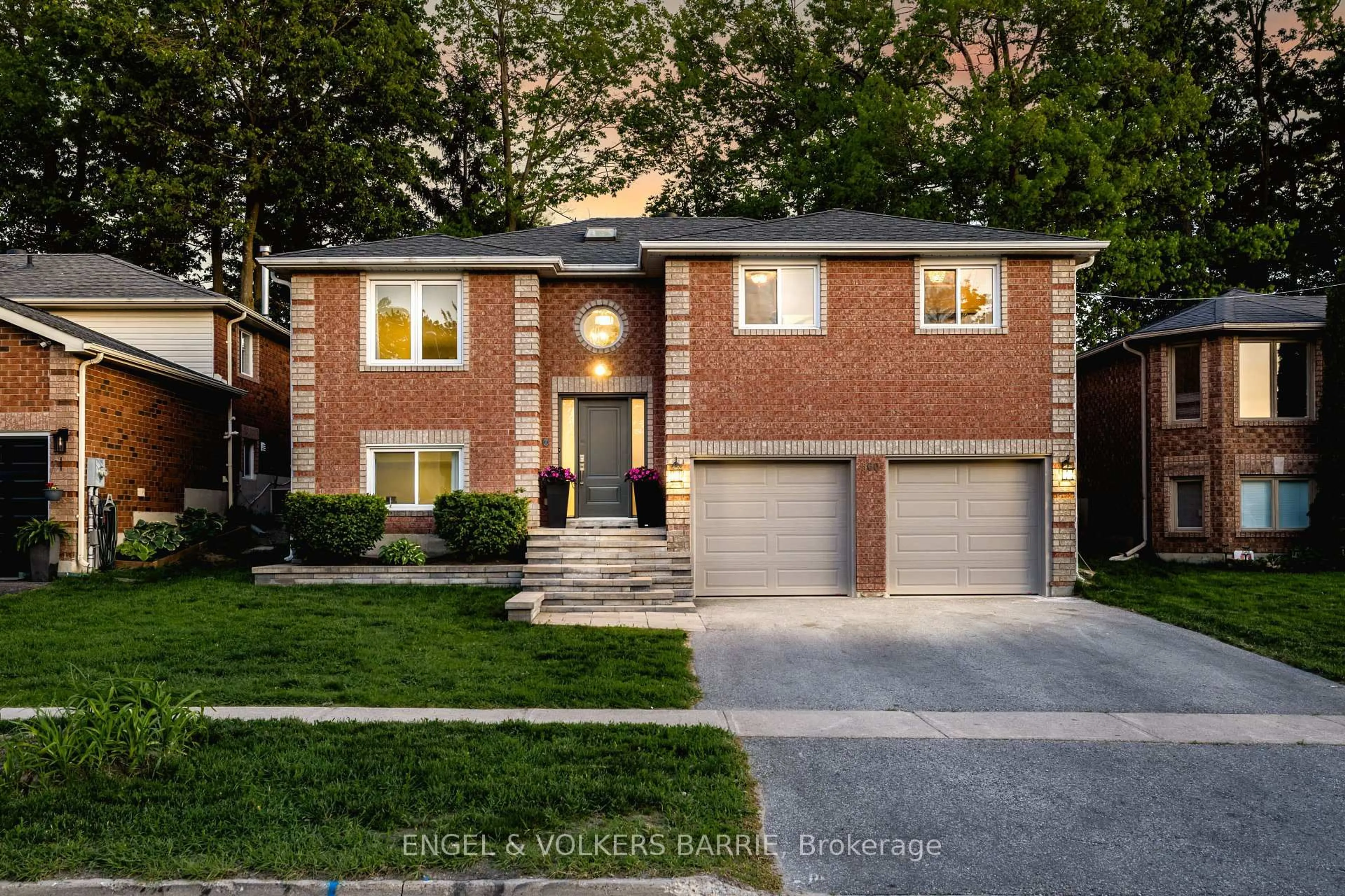 Home with brick exterior material, street for 560 Leacock Dr, Barrie Ontario L4N 7B1