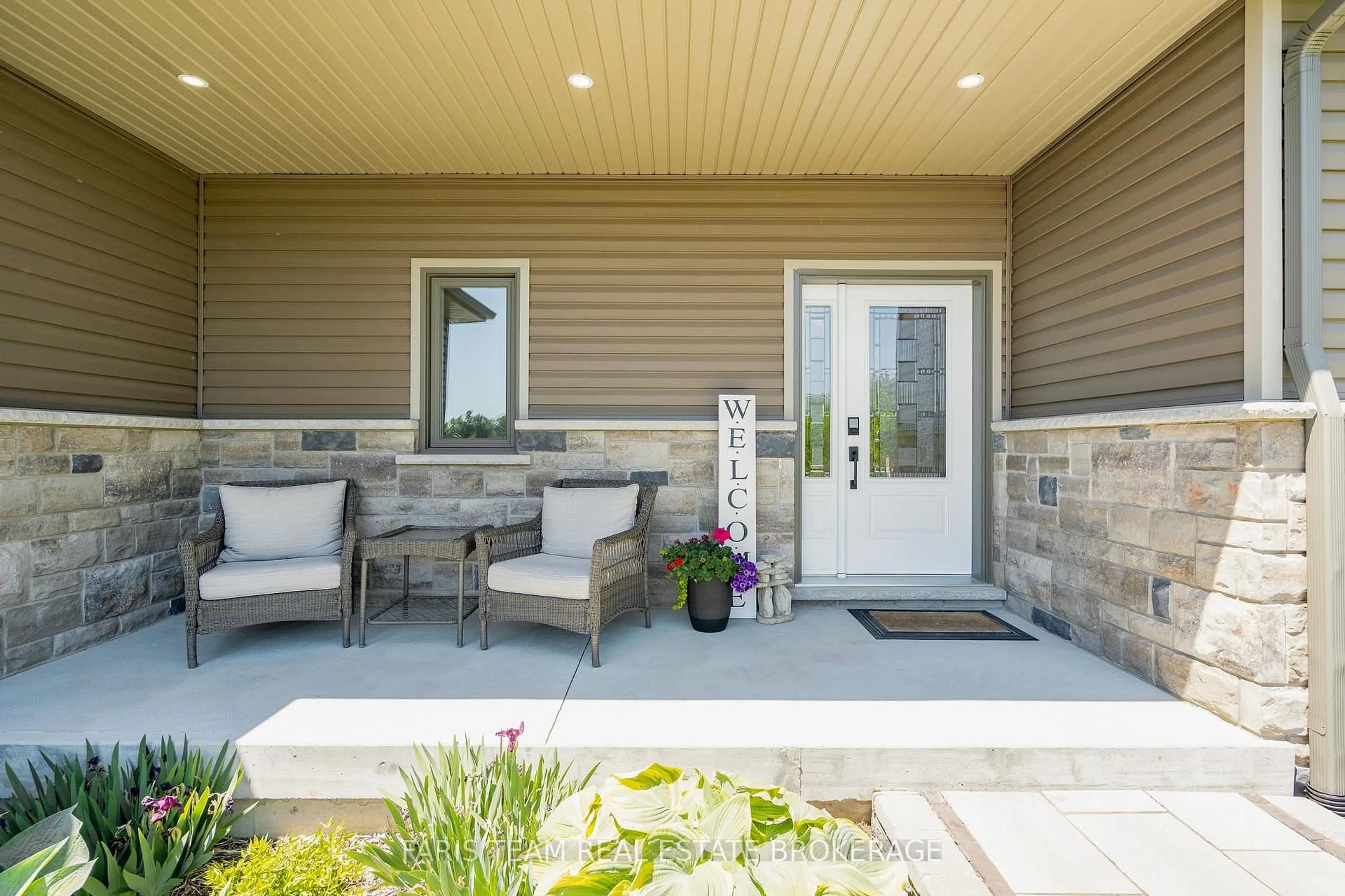Patio, unknown for 44 Bachly Ave, Oro-Medonte Ontario L0K 1N0