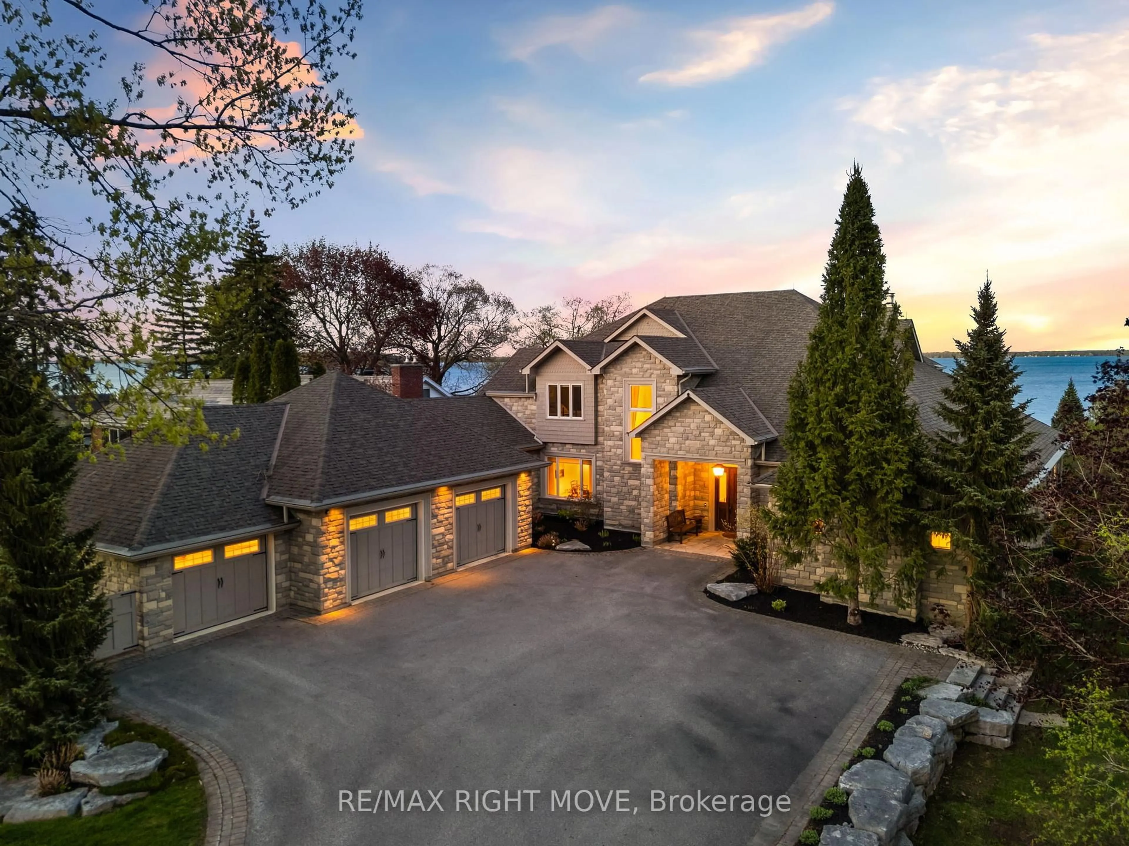 A pic from outside/outdoor area/front of a property/back of a property/a pic from drone, street for 28 Maple Dr, Orillia Ontario L3V 3W2