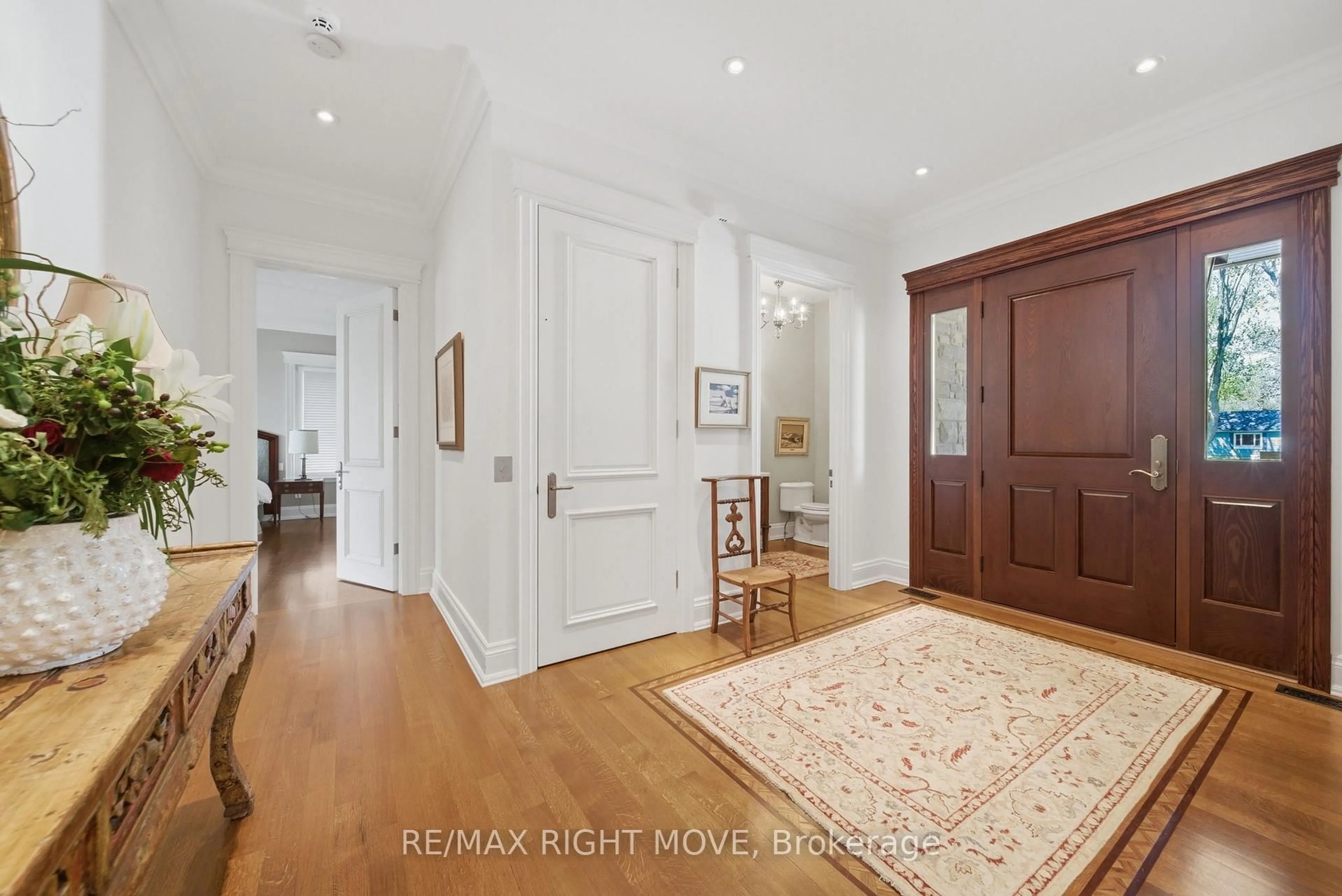Indoor entryway for 28 Maple Dr, Orillia Ontario L3V 3W2