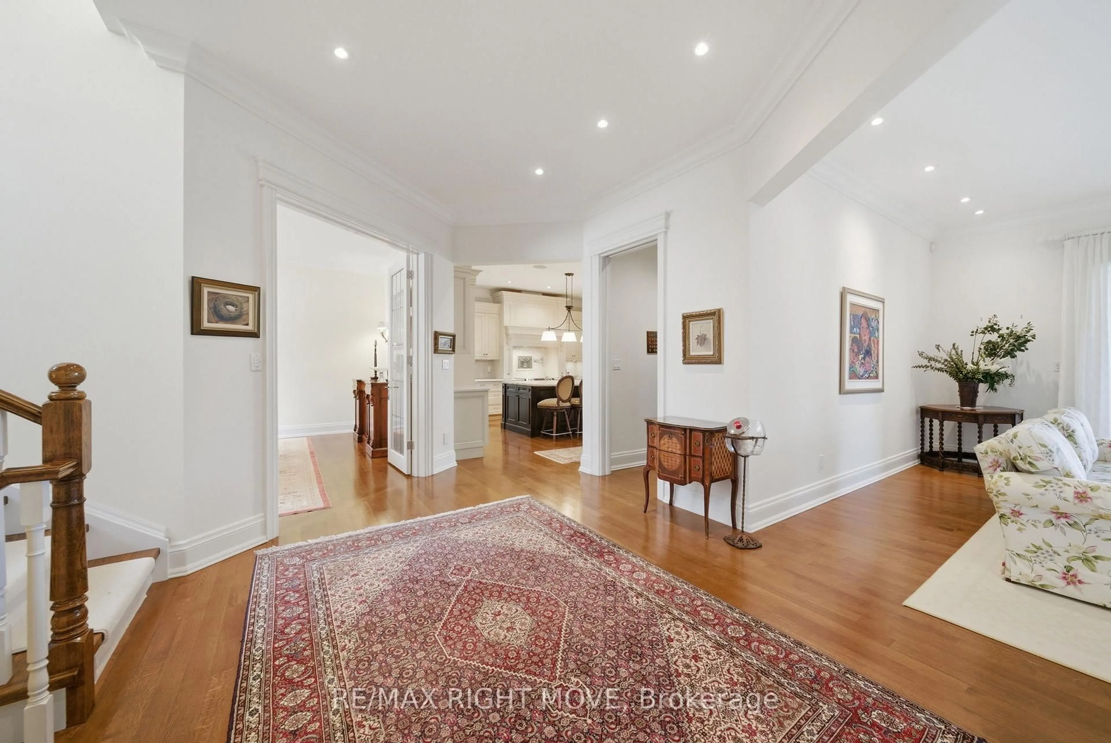 Indoor foyer for 28 Maple Dr, Orillia Ontario L3V 3W2