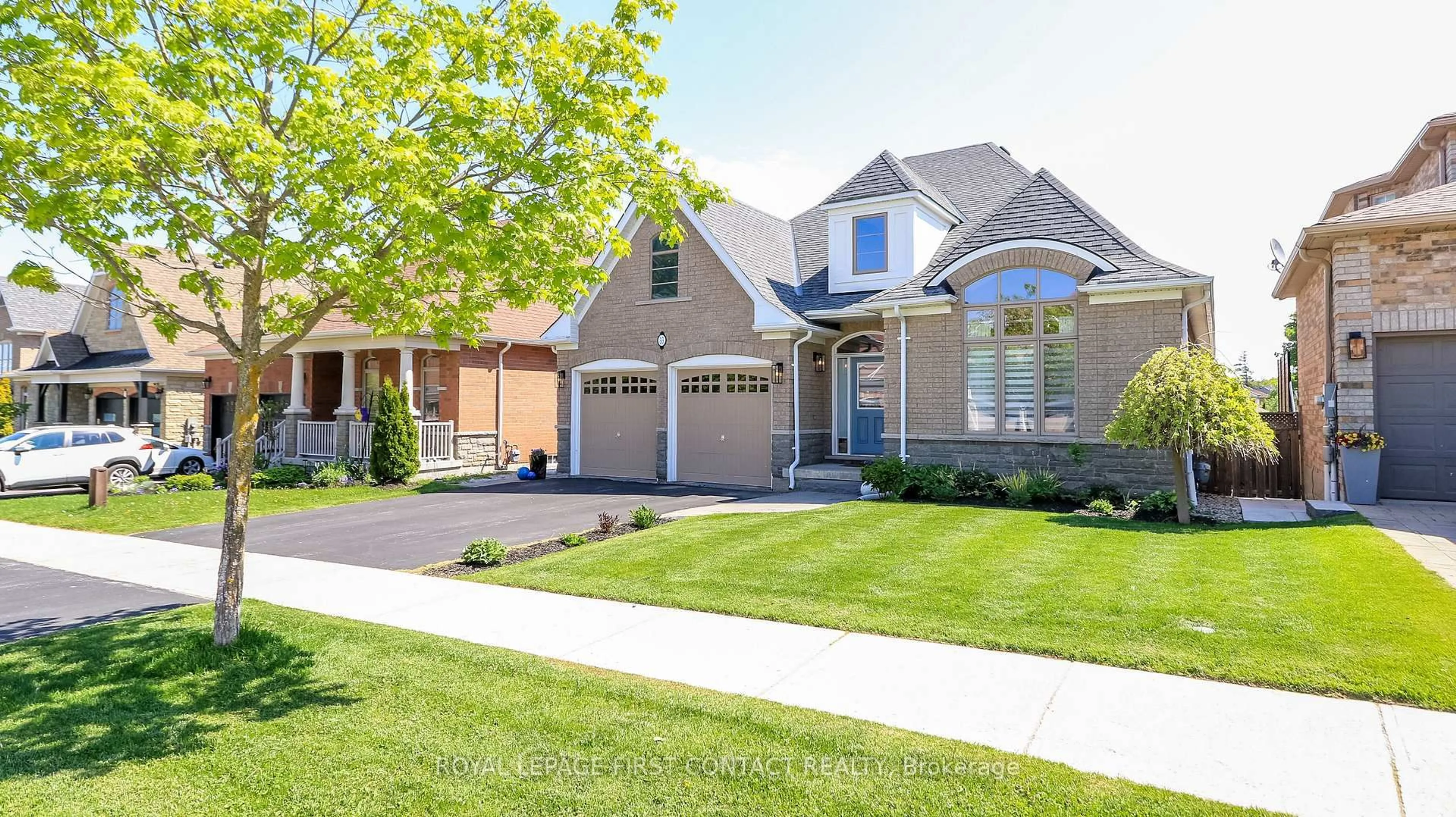 Home with brick exterior material, street for 33 Tamarack Tr, Barrie Ontario L4N 6M7