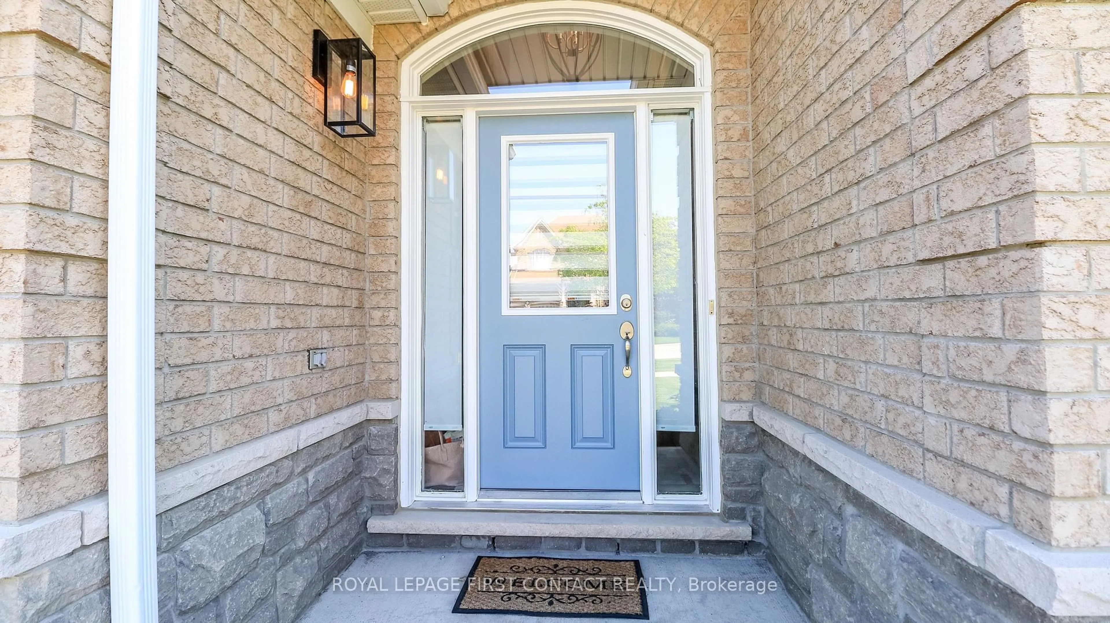 Indoor entryway for 33 Tamarack Tr, Barrie Ontario L4N 6M7