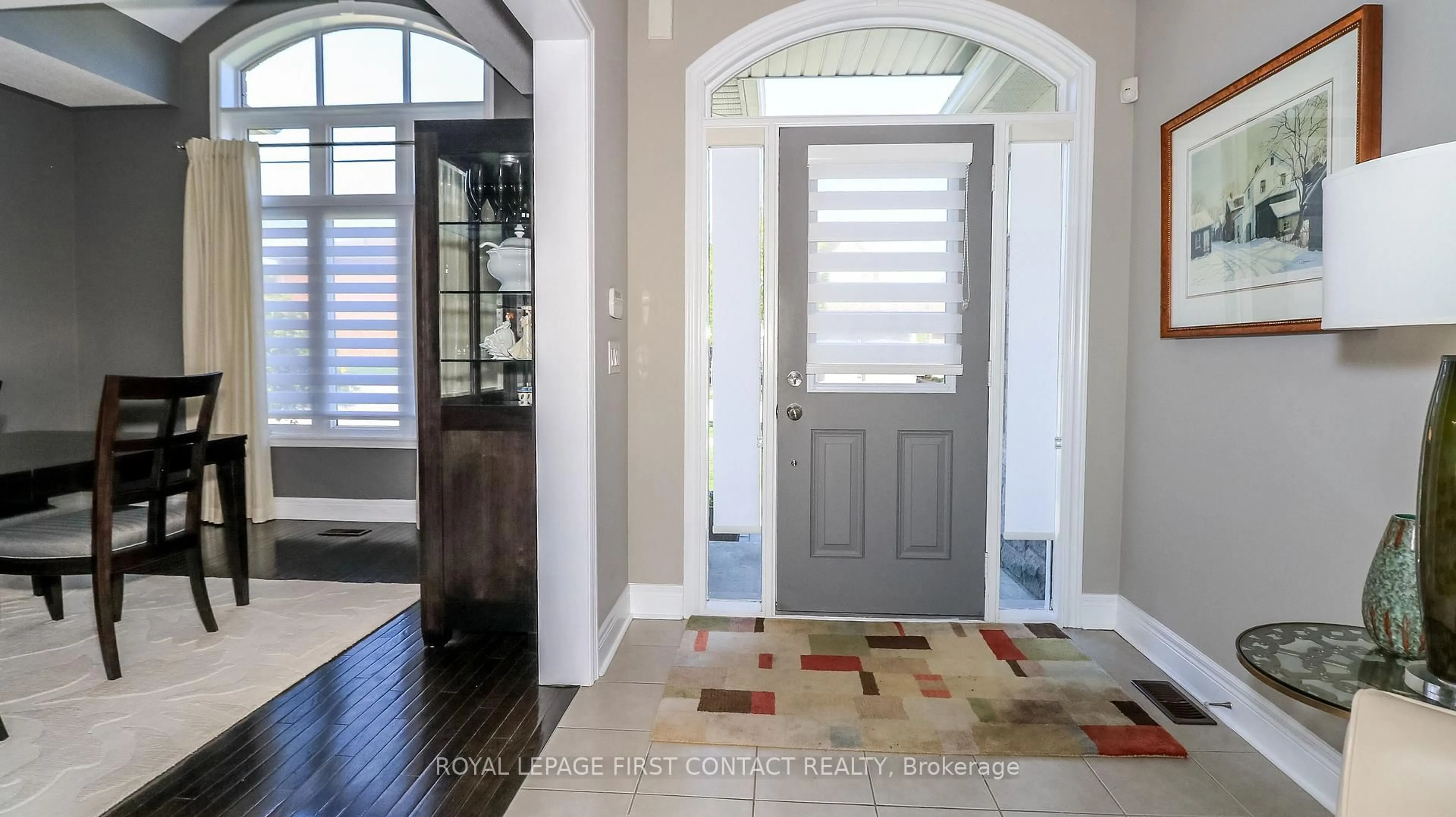 Indoor entryway for 33 Tamarack Tr, Barrie Ontario L4N 6M7