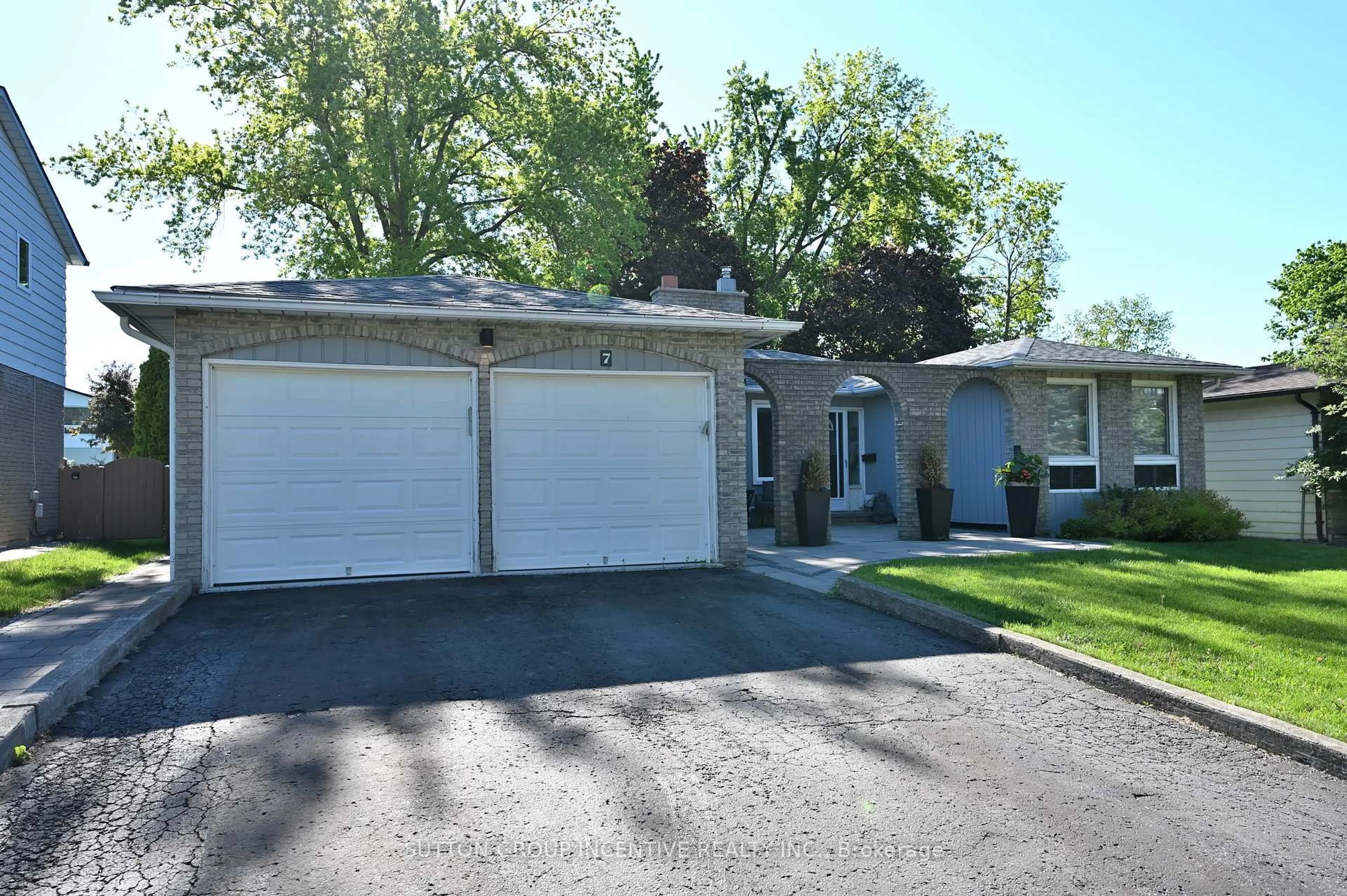 Unknown for 7 HURON St, Barrie Ontario L4M 5H2