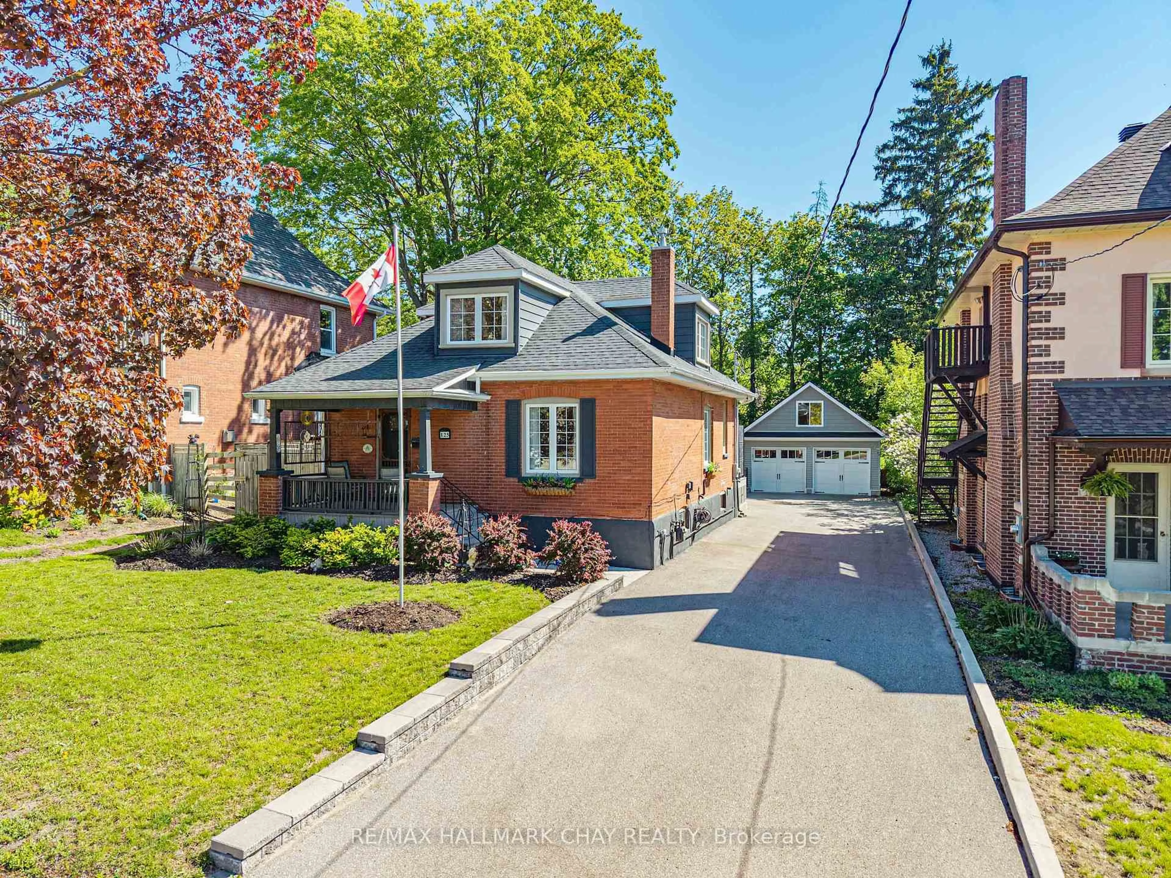 Home with brick exterior material, street for 125 Toronto St, Barrie Ontario L4N 1V3