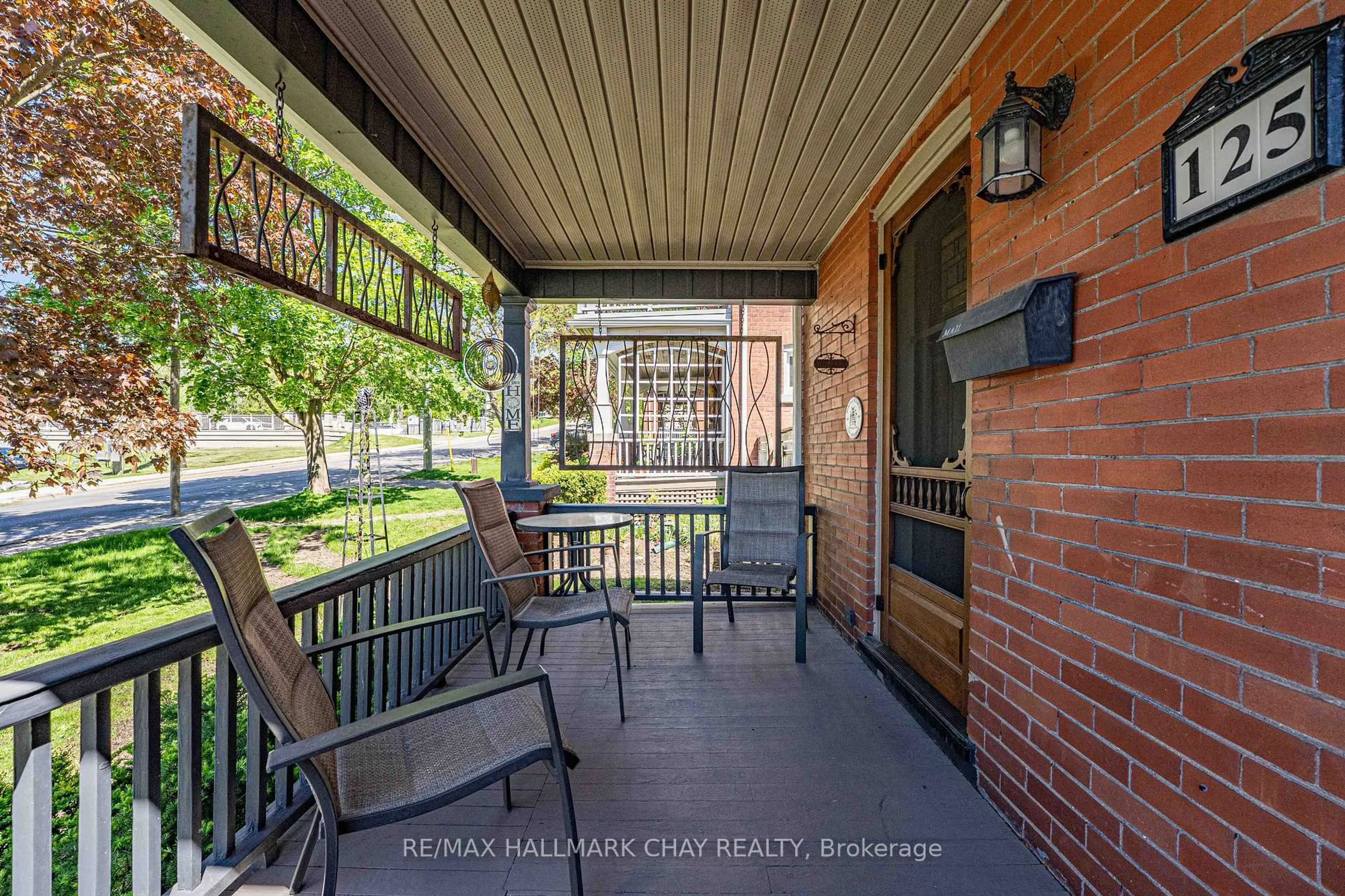 Patio, street for 125 Toronto St, Barrie Ontario L4N 1V3