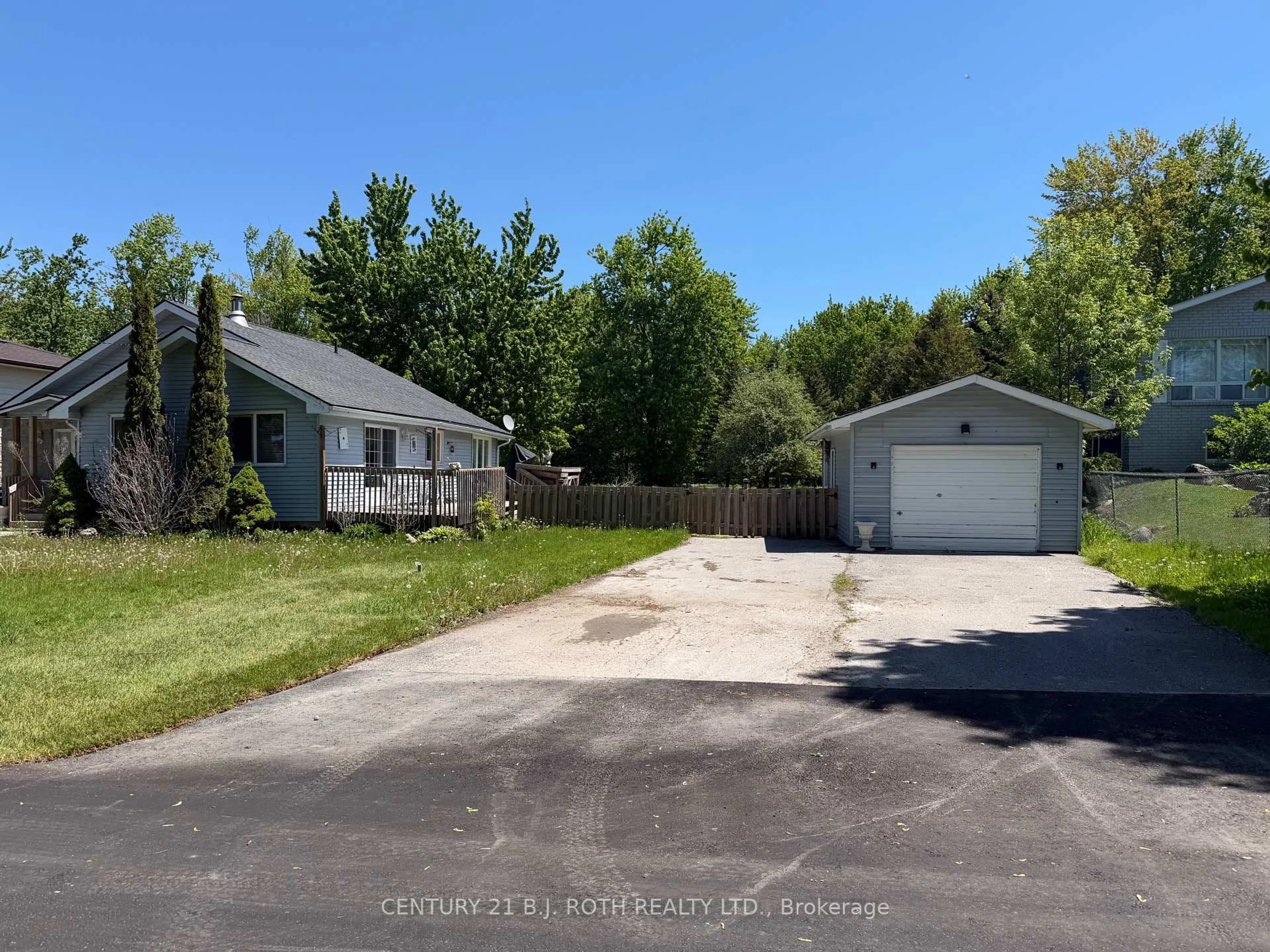 A pic from outside/outdoor area/front of a property/back of a property/a pic from drone, street for 2745 Lone Birch Tr, Ramara Ontario L0K 1B0