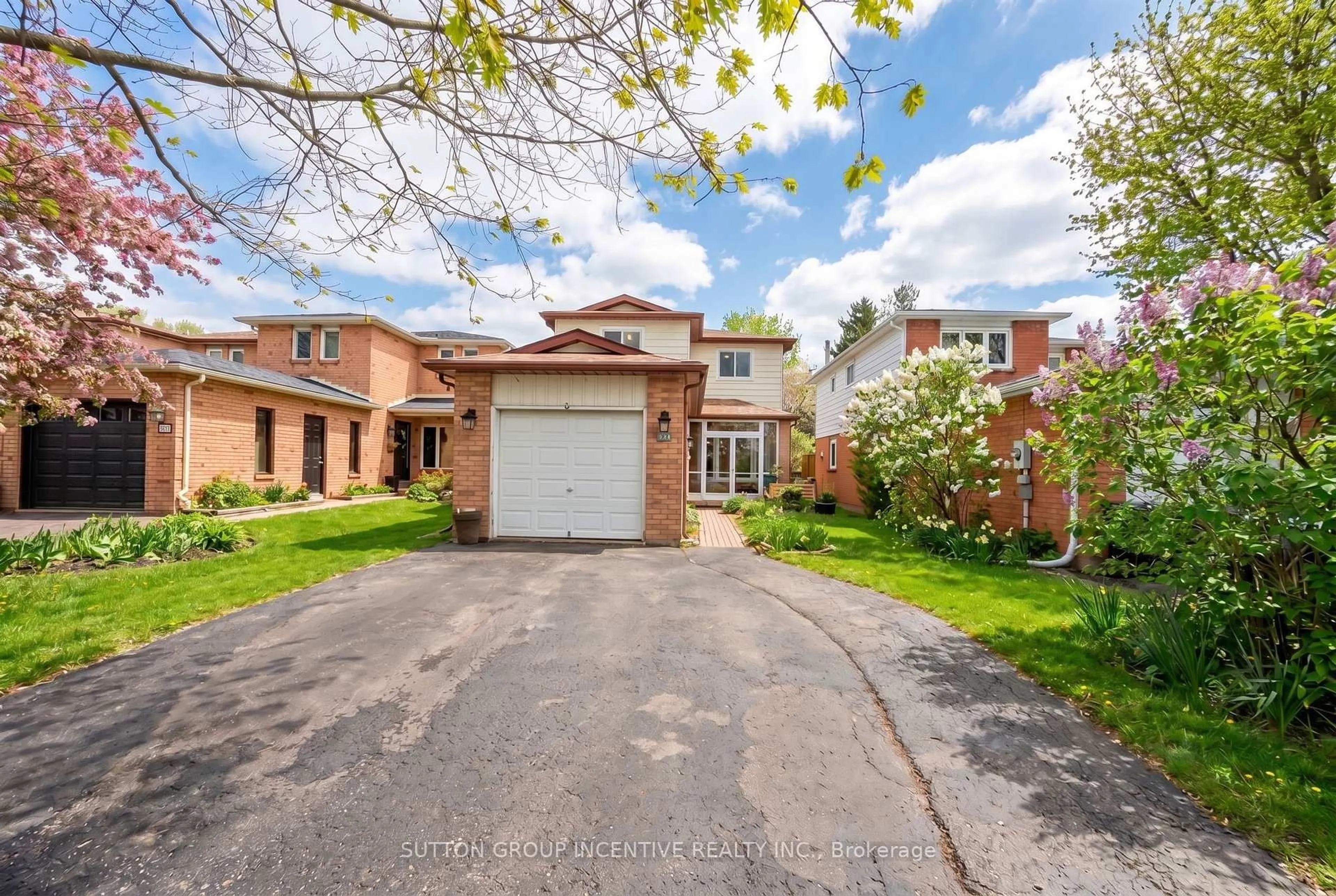Home with brick exterior material, street for 113 Garden Dr, Barrie Ontario L4N 5T9