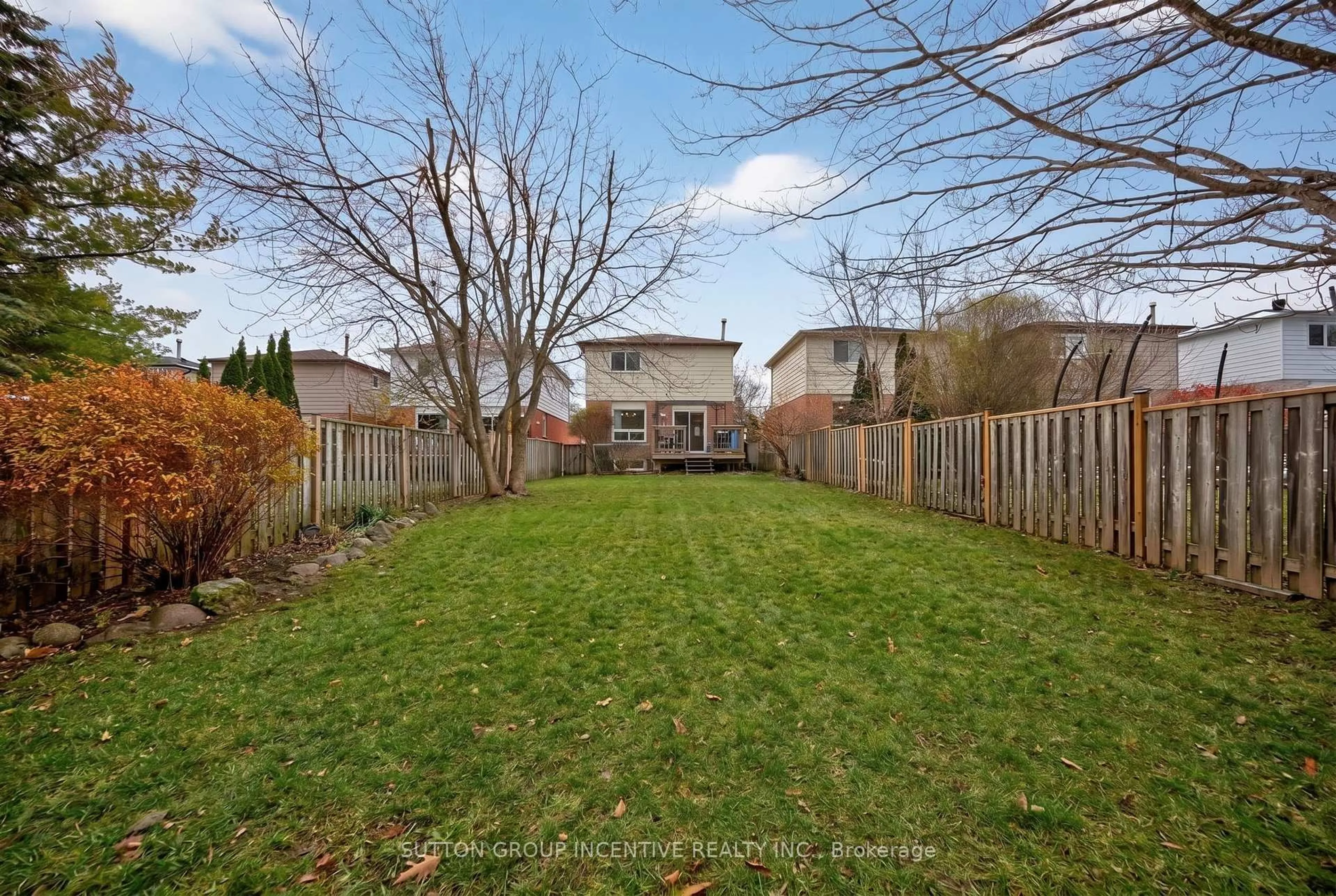 Patio, street for 113 Garden Dr, Barrie Ontario L4N 5T9