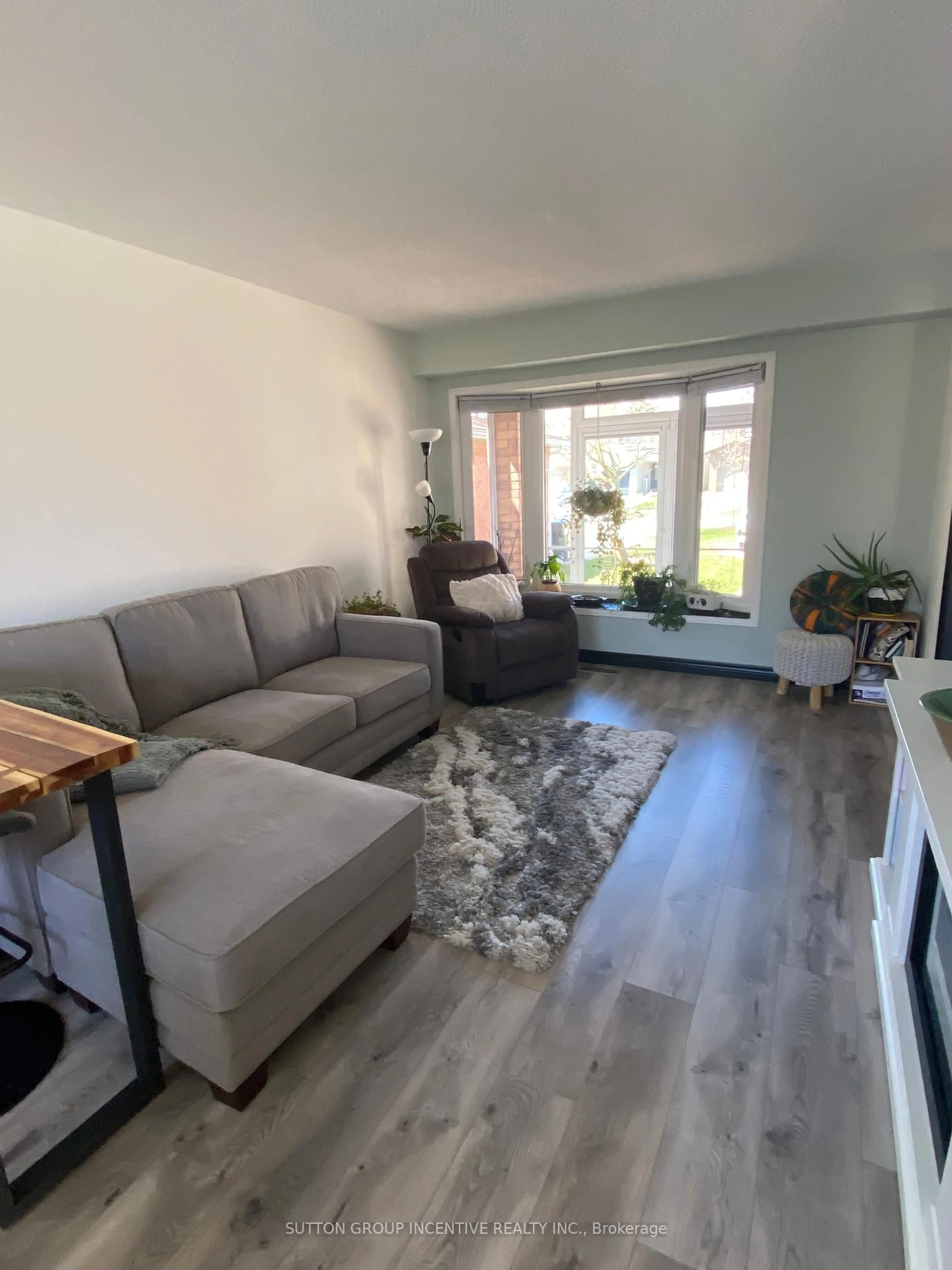 Living room with furniture, unknown for 113 Garden Dr, Barrie Ontario L4N 5T9