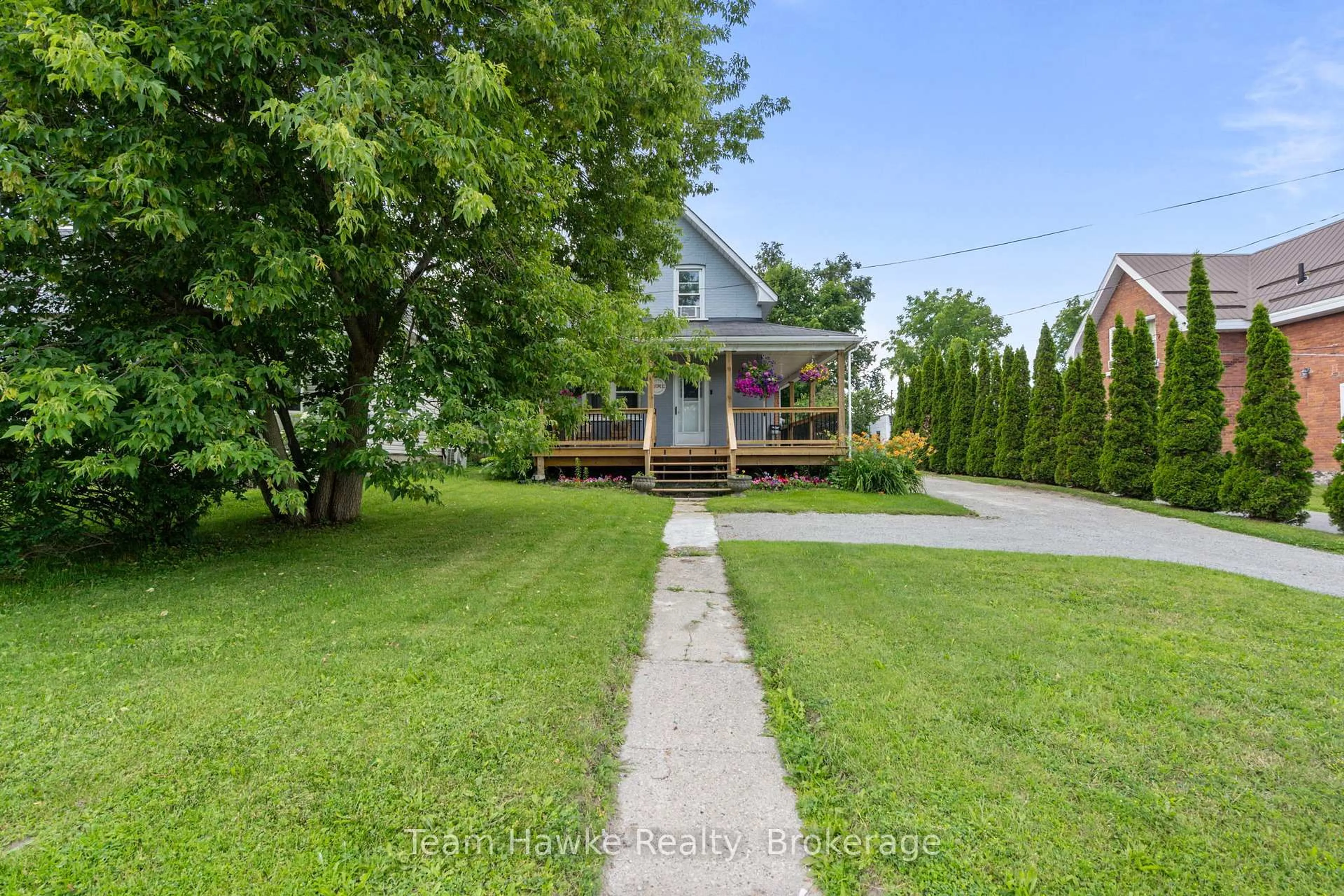 A pic from outside/outdoor area/front of a property/back of a property/a pic from drone, street for 58 Fourth St, Midland Ontario L4R 3S8