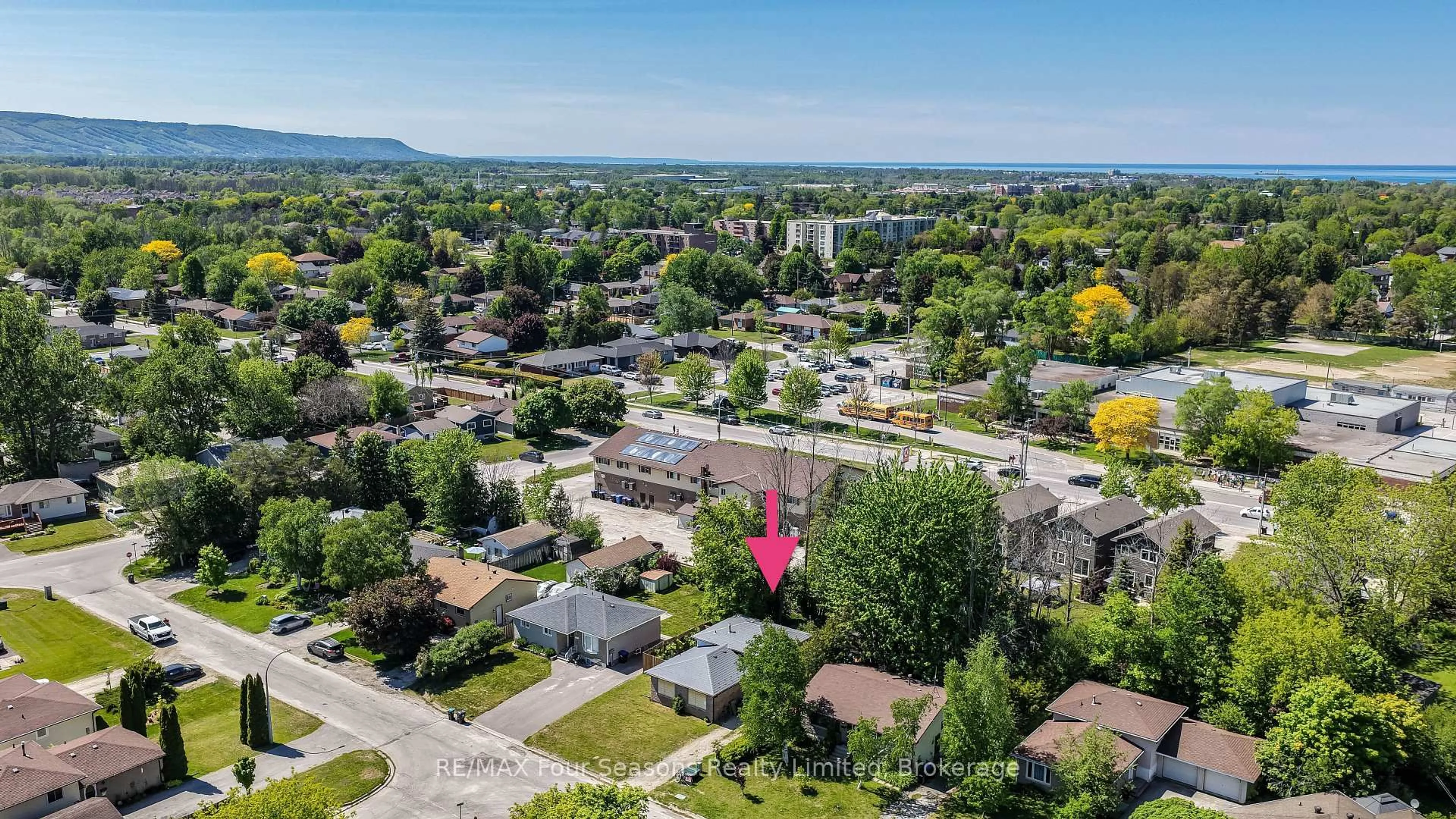 A pic from outside/outdoor area/front of a property/back of a property/a pic from drone, mountain view for 10 Rhonda Rd, Collingwood Ontario L9Y 4G4