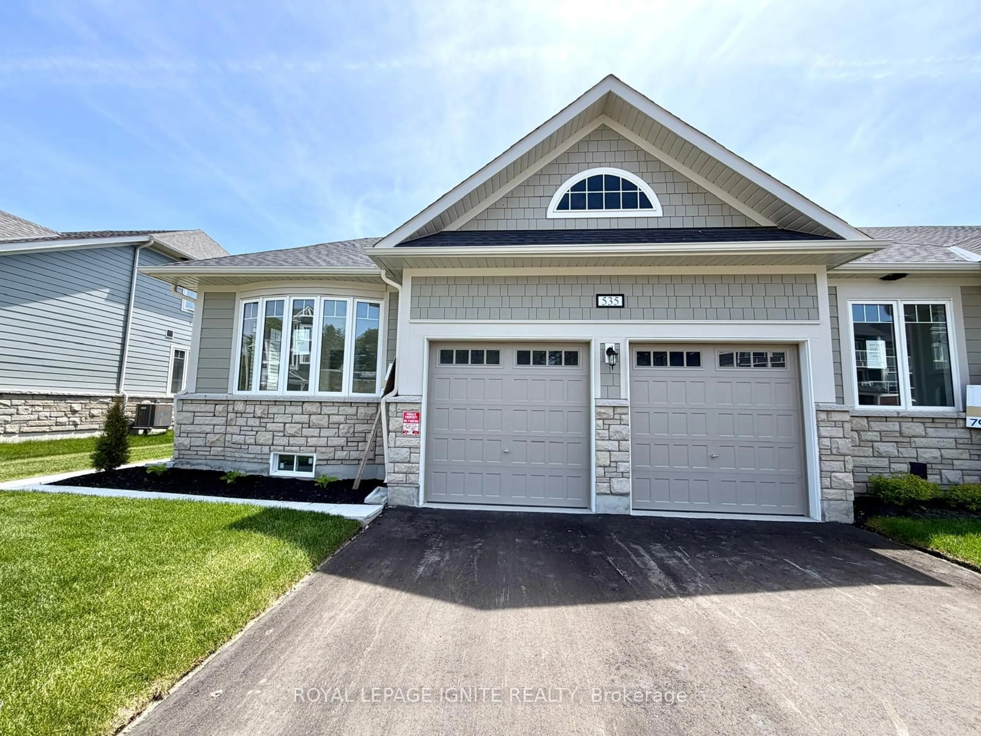 Home with vinyl exterior material, street for 535 Hudson Cres, Midland Ontario L4R 0J2