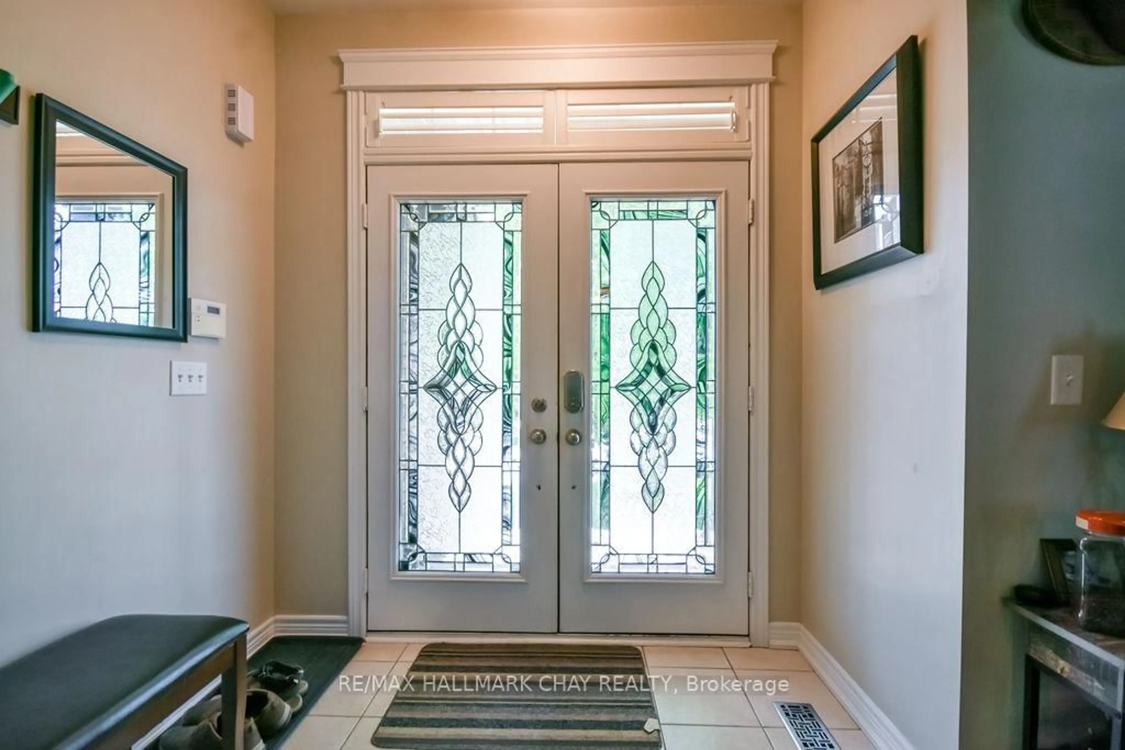 Indoor entryway for 34 Meadowood Dr, Wasaga Beach Ontario L9Z 3B9