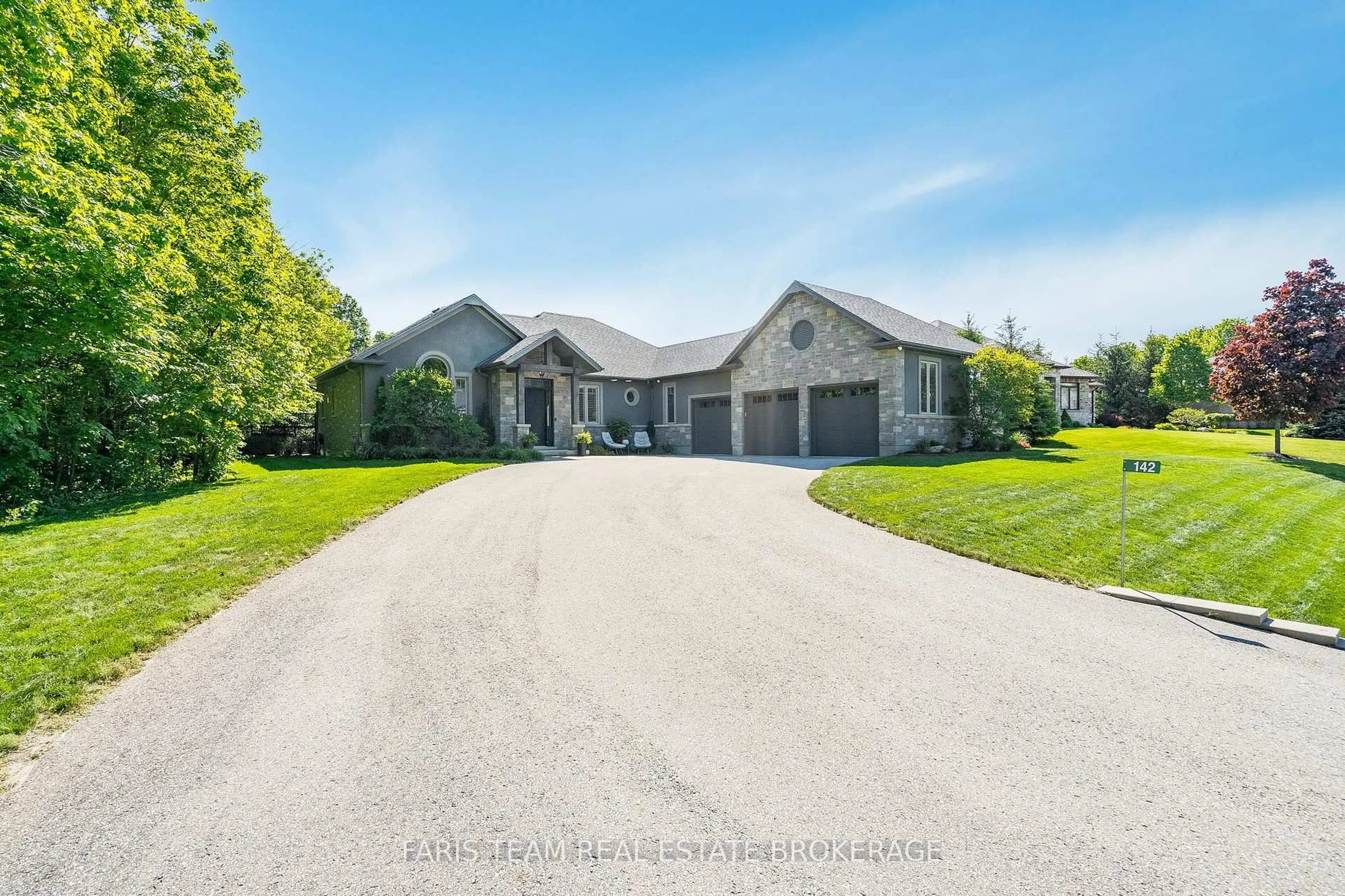 A pic from outside/outdoor area/front of a property/back of a property/a pic from drone, street for 142 Mennill Dr, Springwater Ontario L9X 0J2