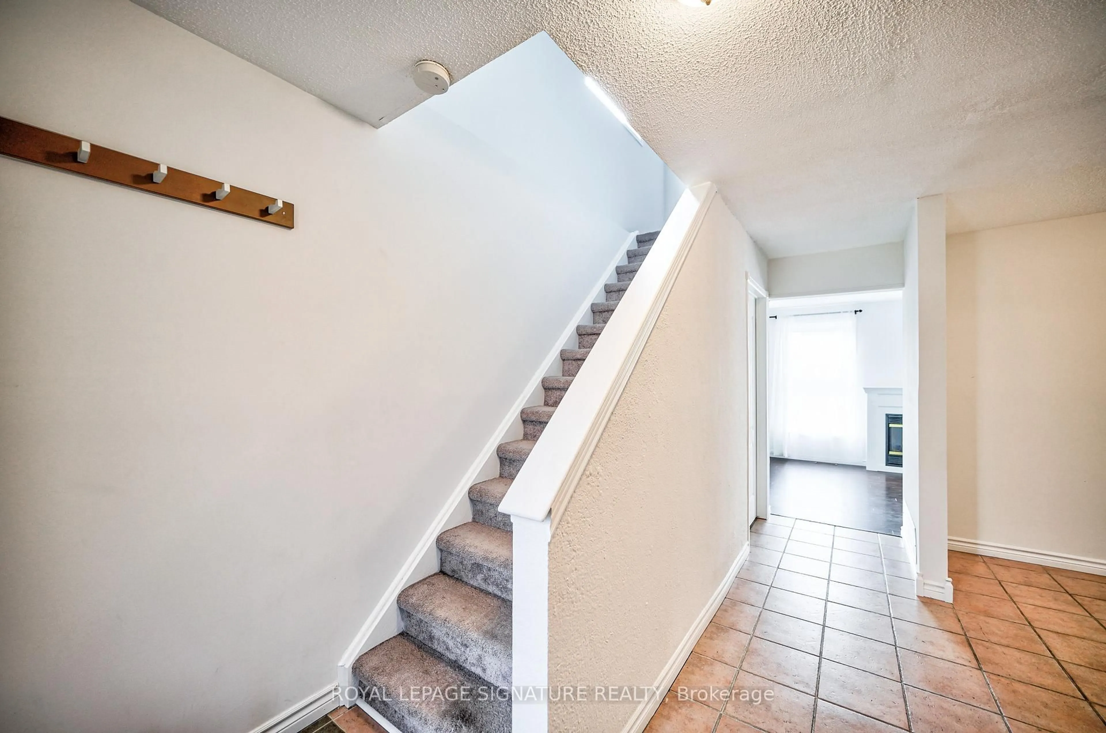 Stairs for 16 Christie Cres, Barrie Ontario L4N 4W8