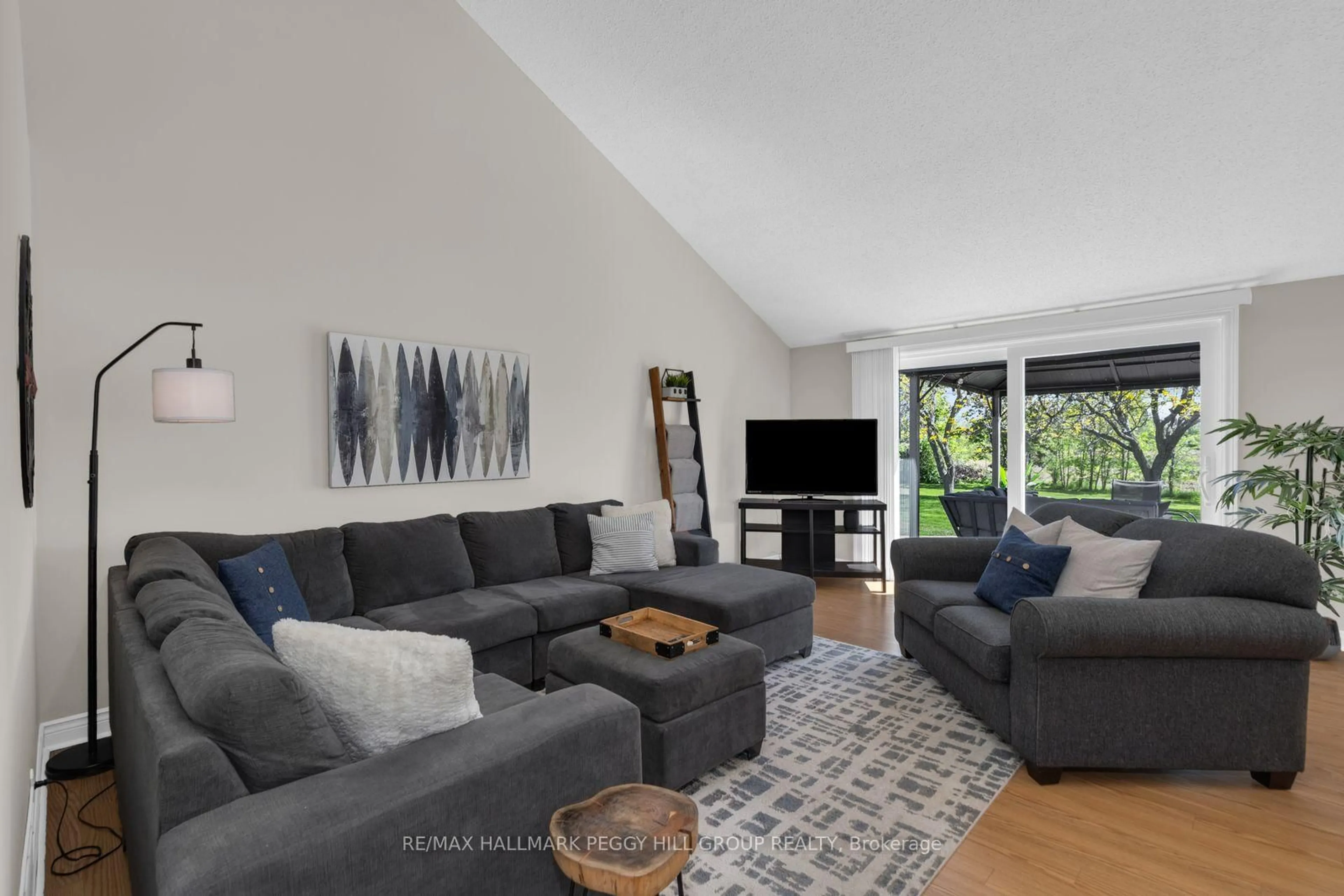 Living room with furniture, unknown for 5445 Fawn Bay Rd, Ramara Ontario L3V 0N2