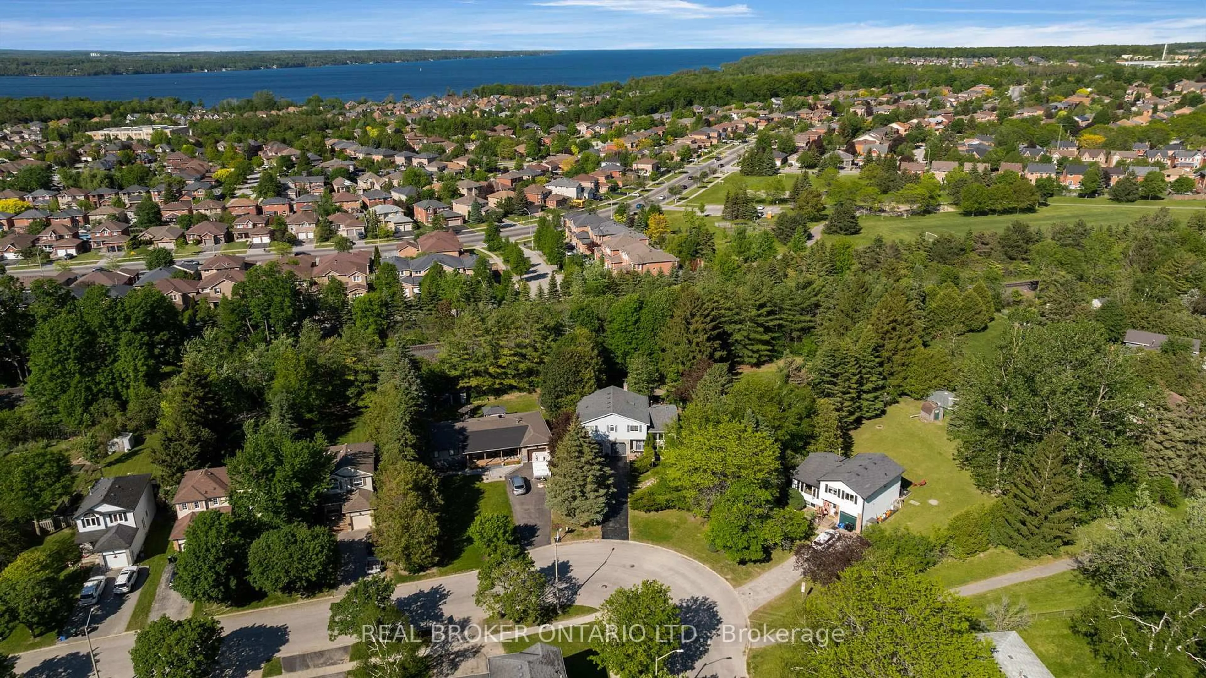 A pic from outside/outdoor area/front of a property/back of a property/a pic from drone, water/lake/river/ocean view for 215 Mary Anne Dr, Barrie Ontario L4N 4T1