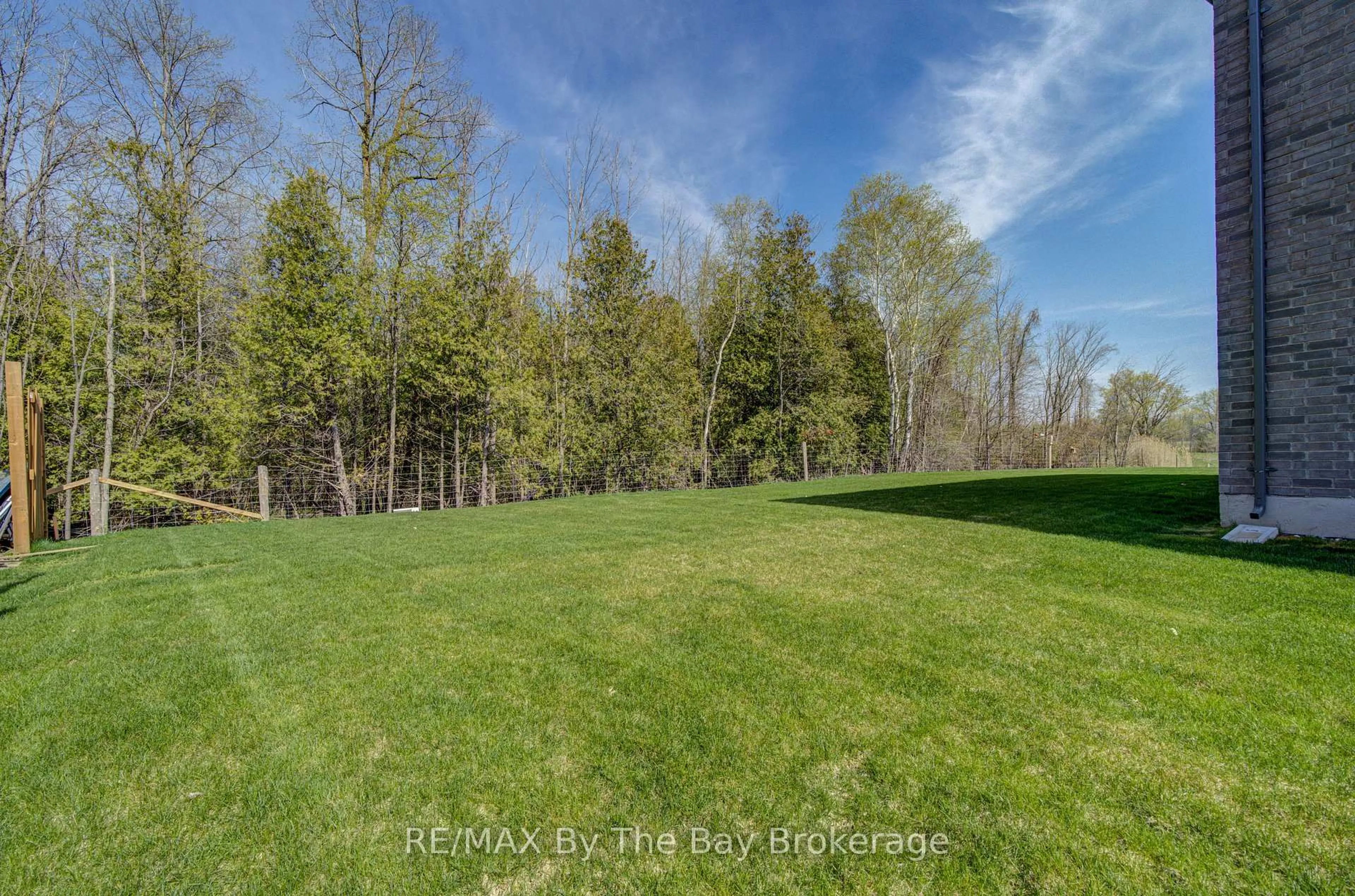 A pic from outside/outdoor area/front of a property/back of a property/a pic from drone, forest/trees view for 38 Amber Dr, Wasaga Beach Ontario L9Z 0R8