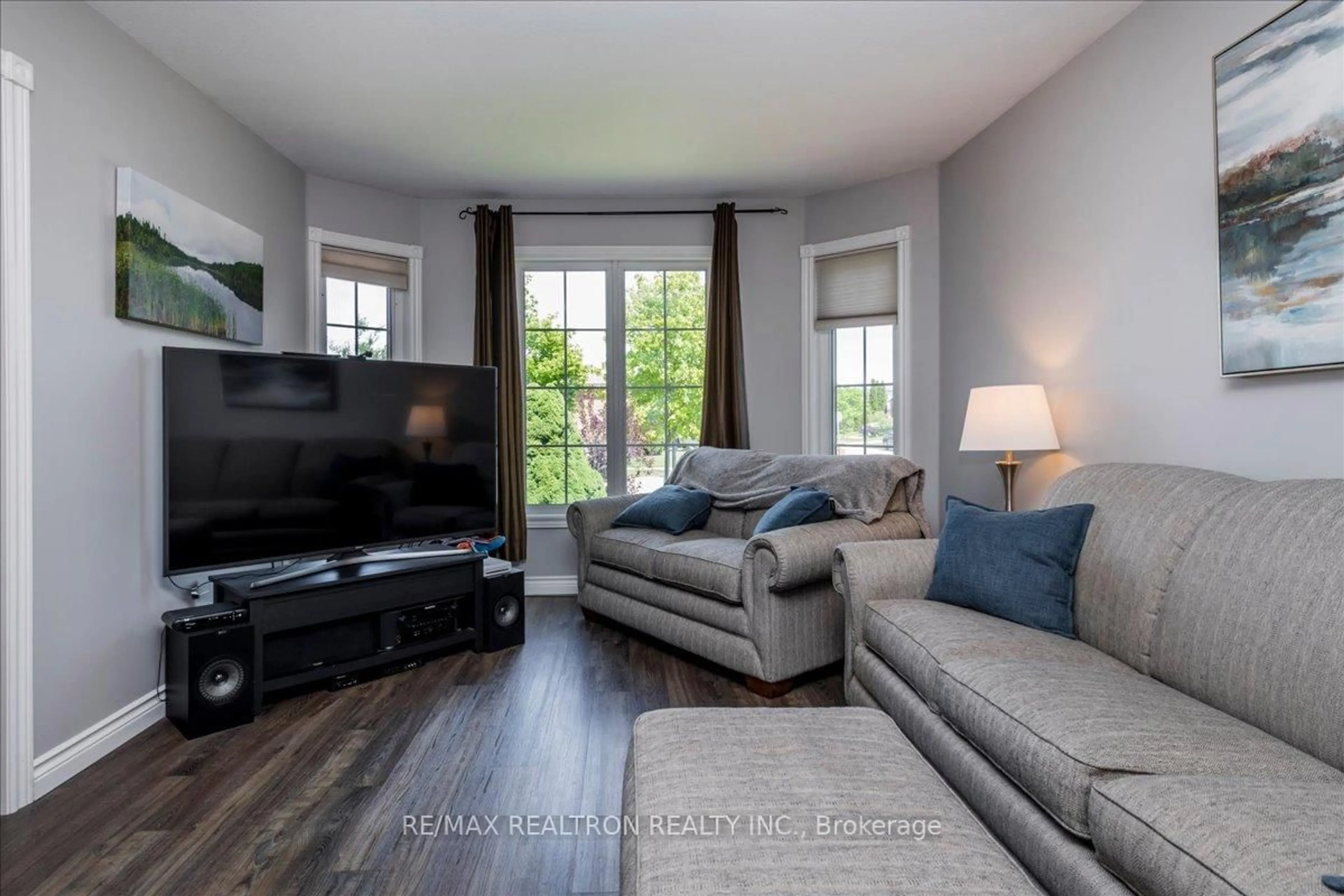Living room with furniture, unknown for 34 O'Shaughnessy Cres, Barrie Ontario L4N 7L8