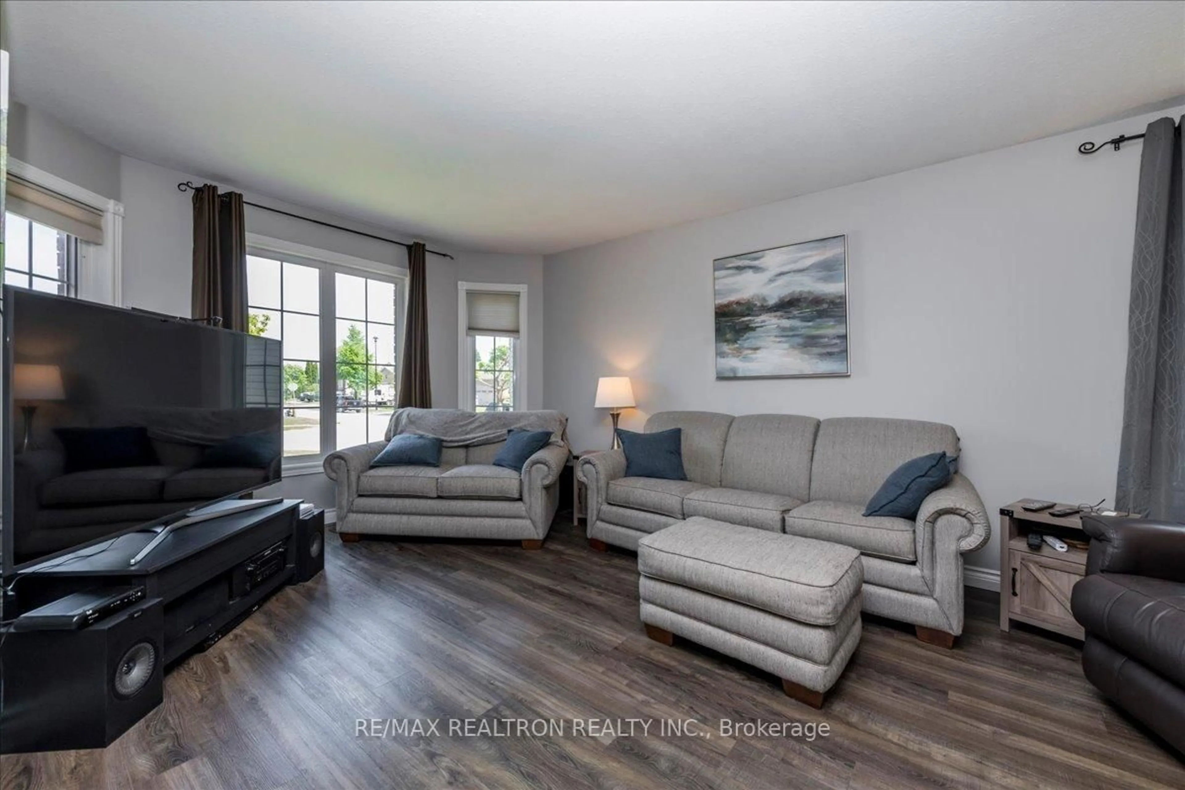 Living room with furniture, wood/laminate floor for 34 O'Shaughnessy Cres, Barrie Ontario L4N 7L8