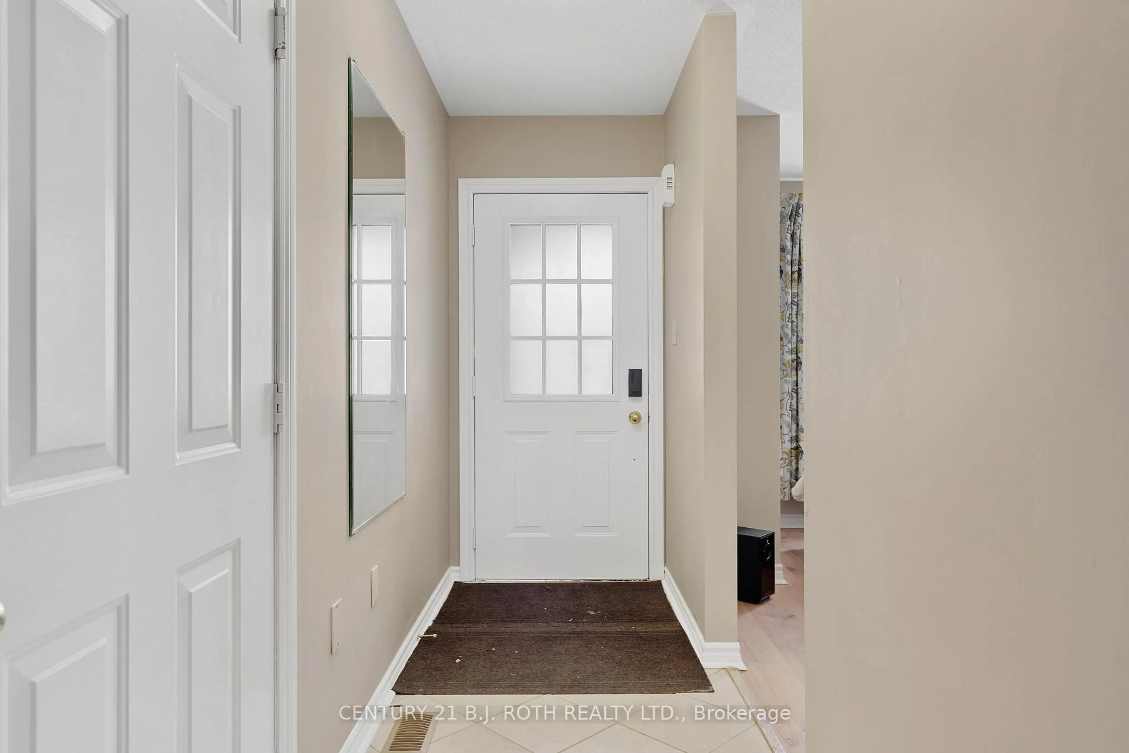 Indoor entryway for 361 Georgian Dr, Barrie Ontario L4M 7A2