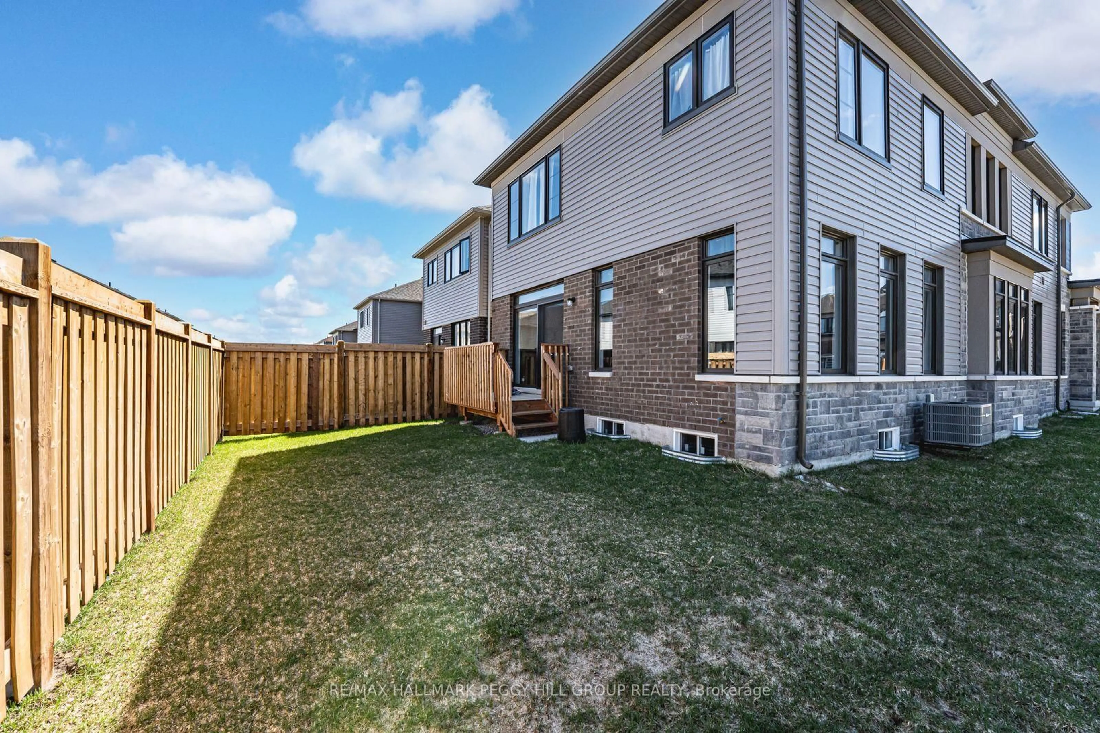 Unknown for 52 Durham Ave, Barrie Ontario L9J 0W7