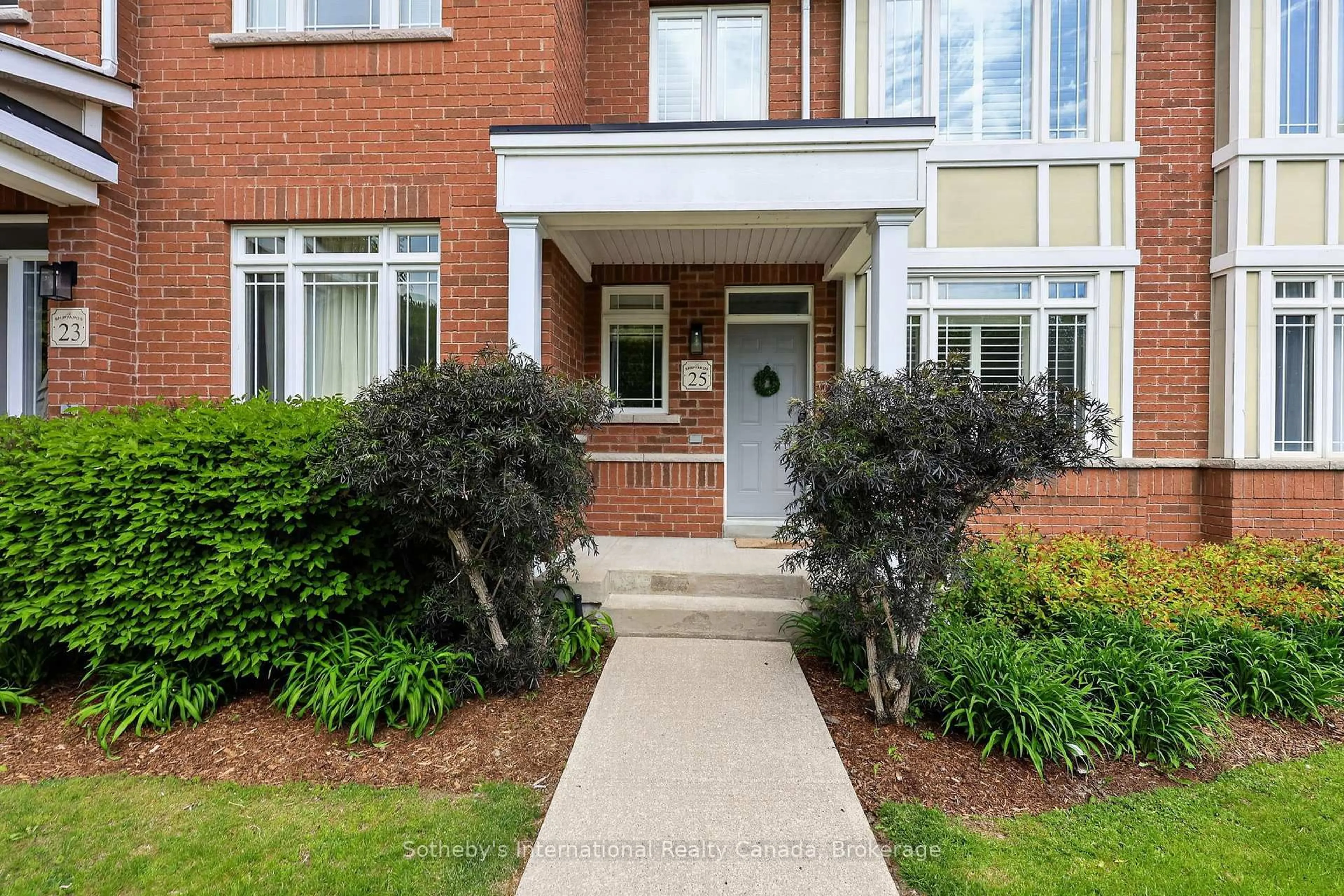 Home with brick exterior material, street for 25 North Maple St, Collingwood Ontario L9Y 0J8