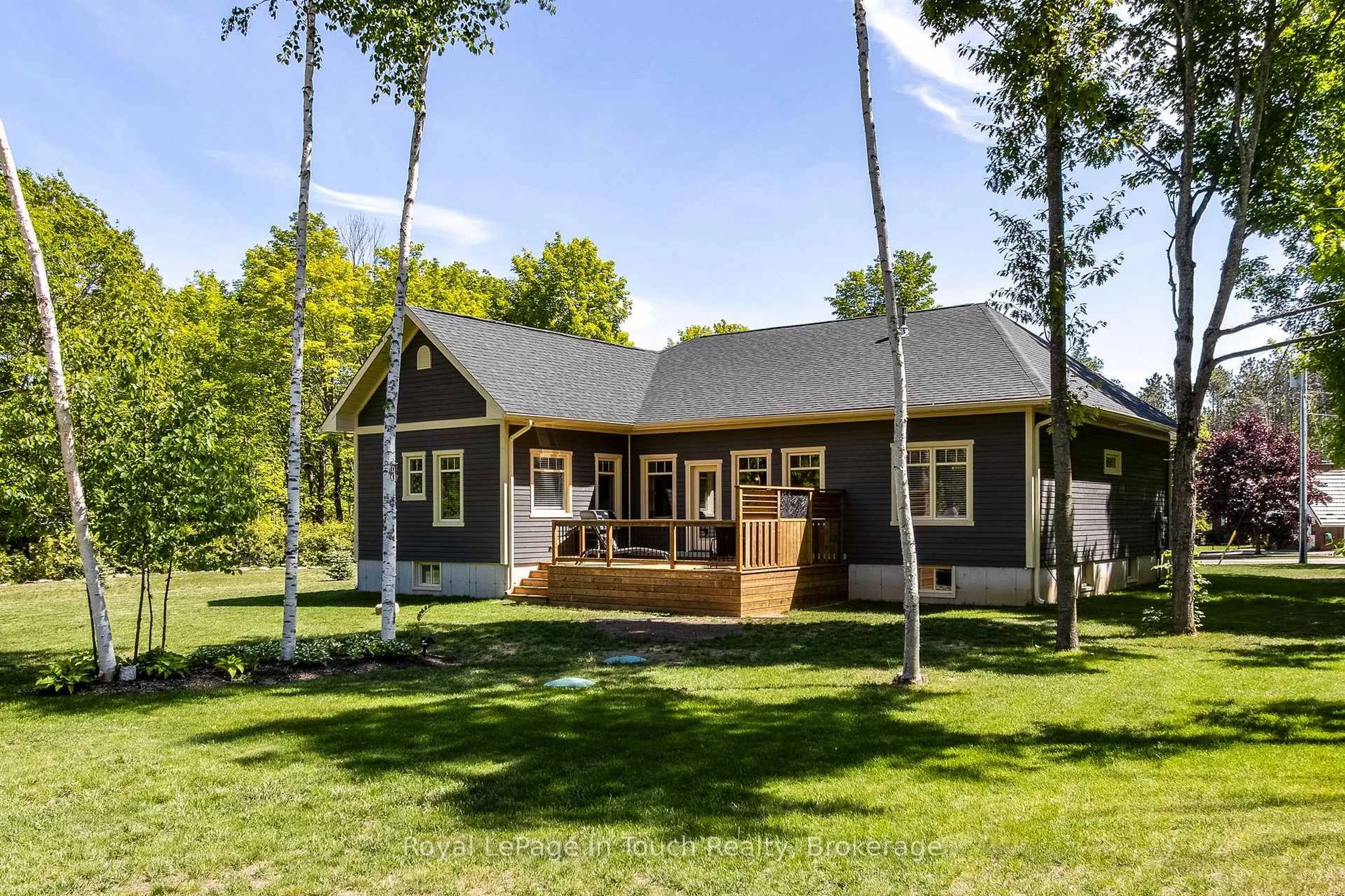 Home with vinyl exterior material, unknown for 55 Beaufort Cres, Tiny Ontario L9M 0B8