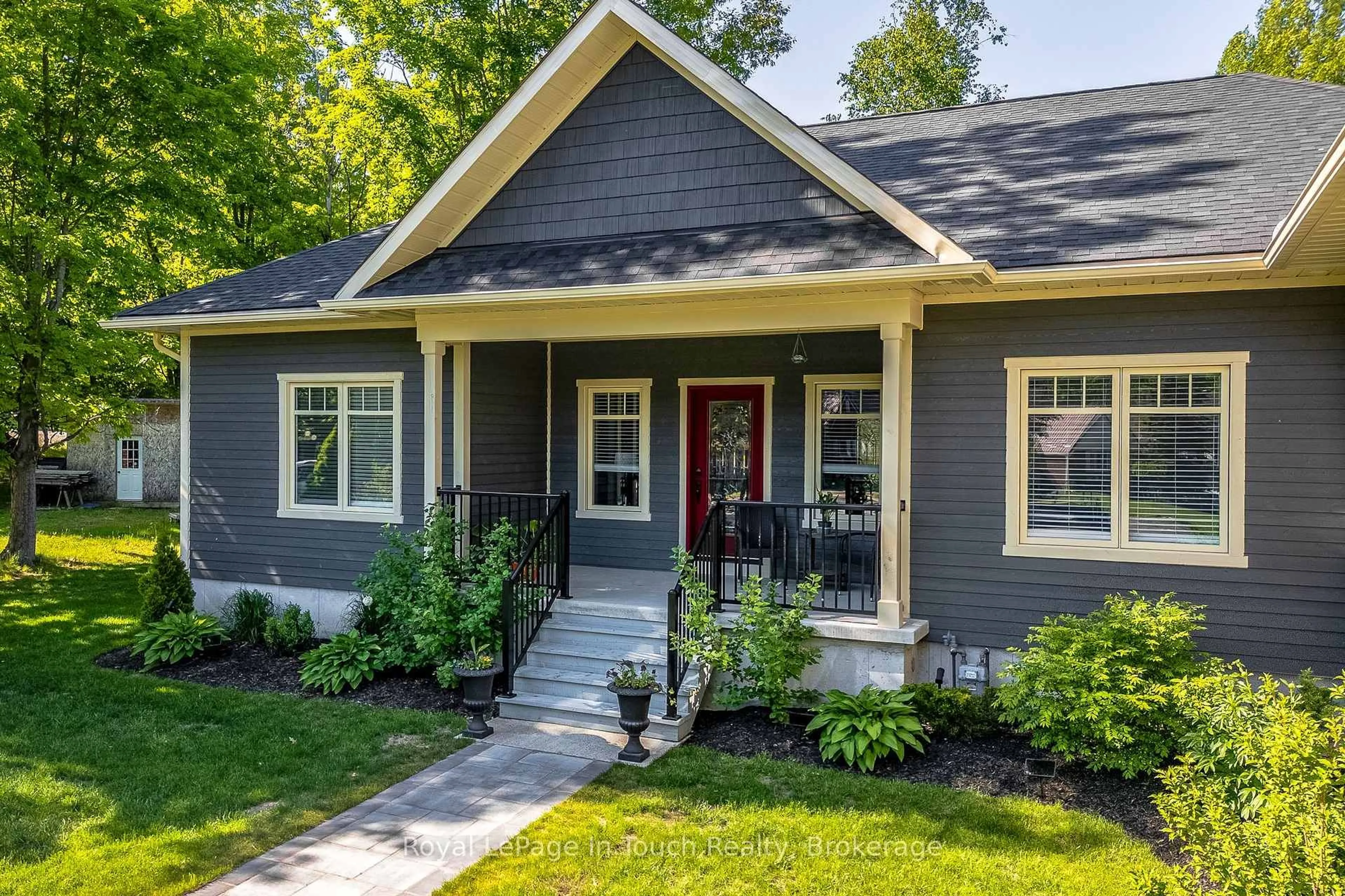 Home with vinyl exterior material, street for 55 Beaufort Cres, Tiny Ontario L9M 0B8