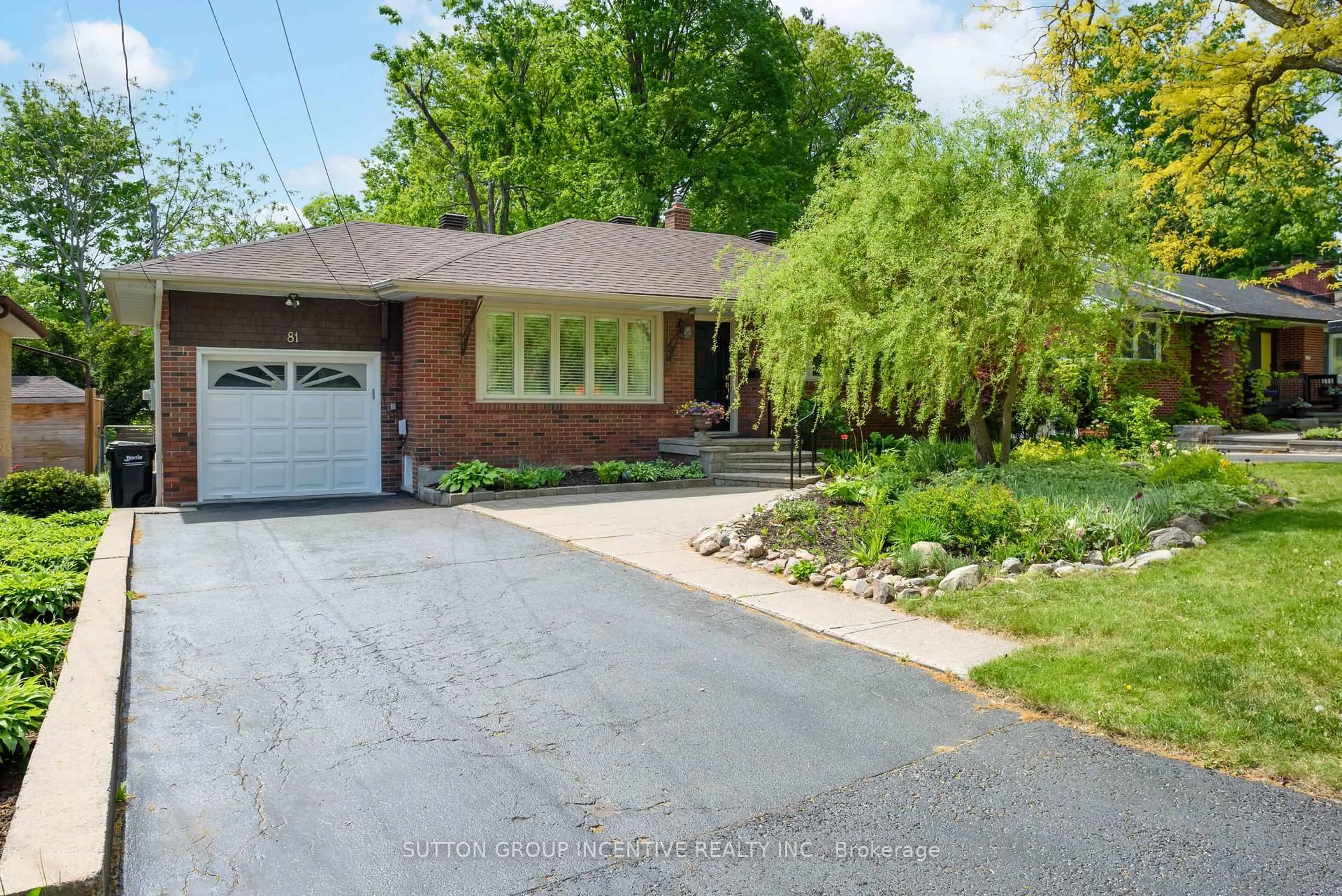 Home with brick exterior material, street for 81 Letitia St, Barrie Ontario L4N 1P3