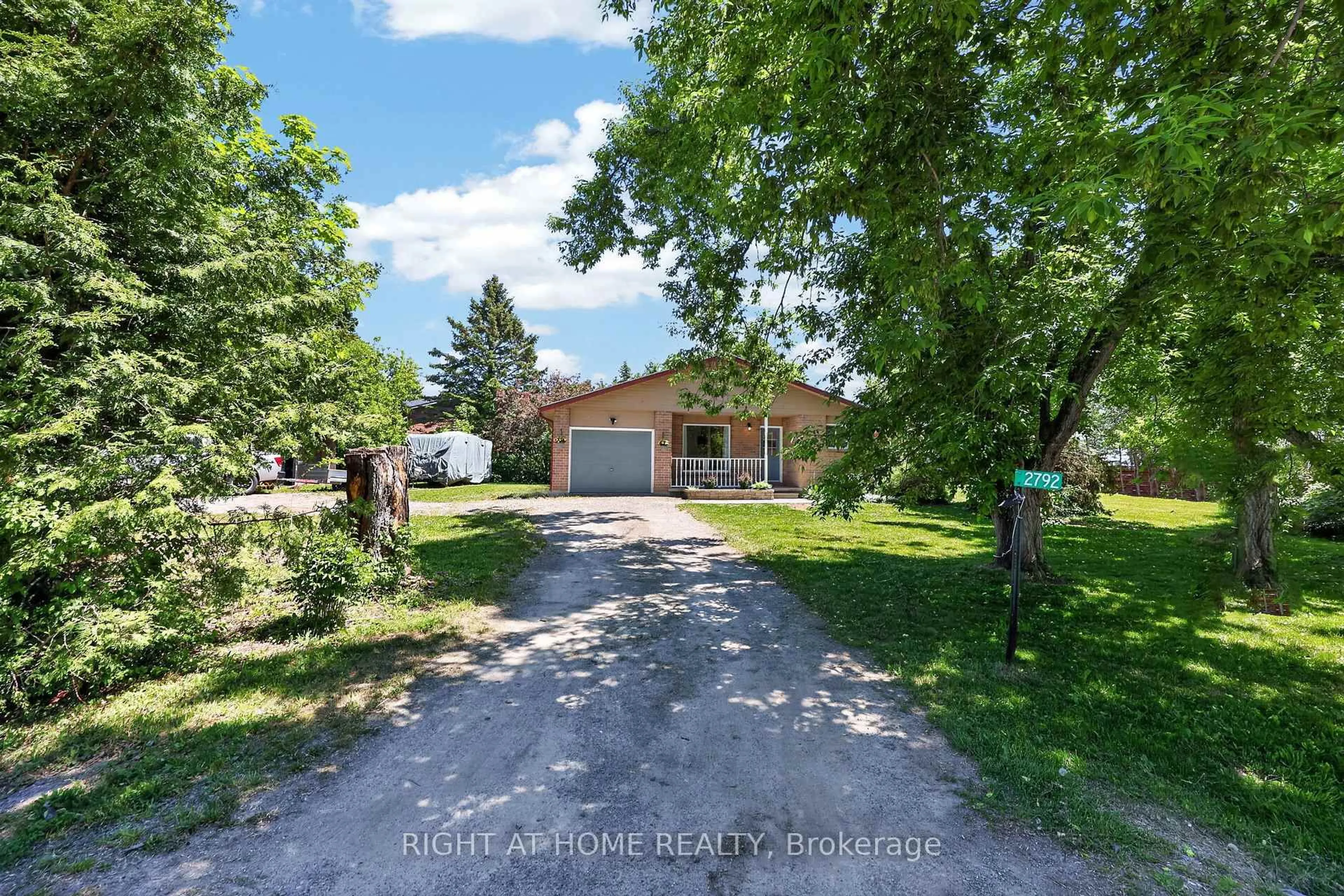 A pic from outside/outdoor area/front of a property/back of a property/a pic from drone, street for 2792 Stephen Dr, Ramara Ontario L0K 1B0