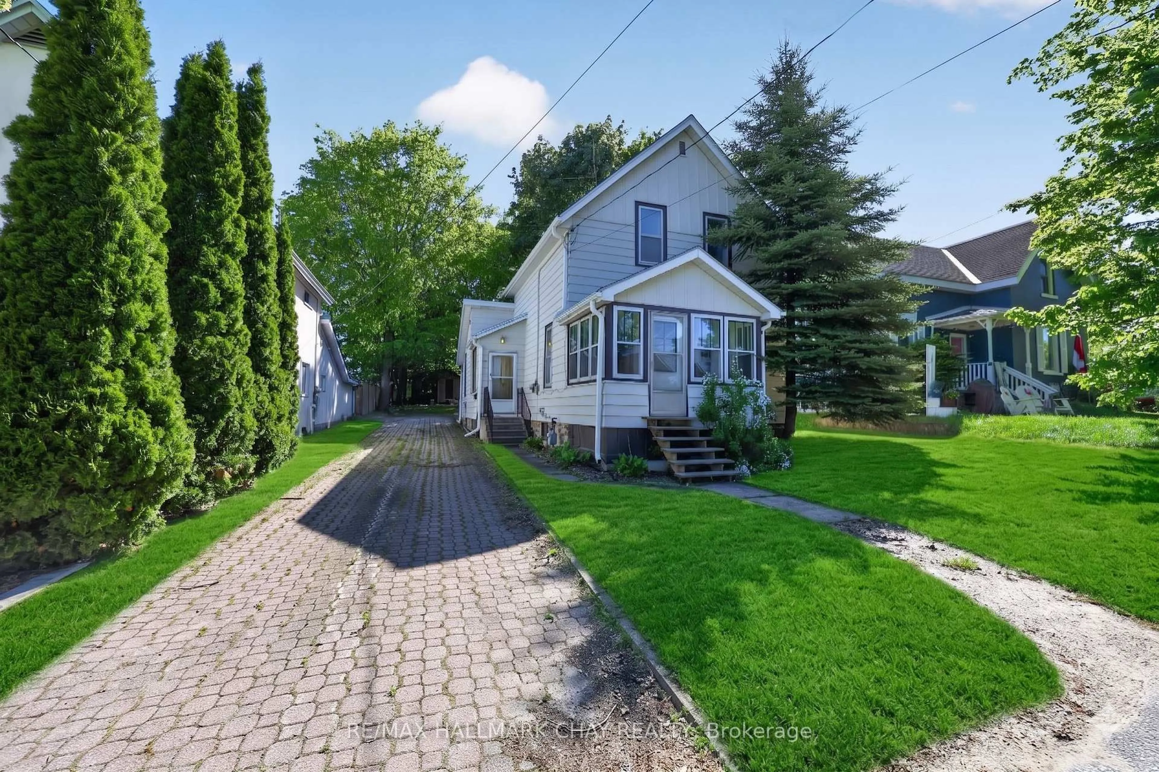 A pic from outside/outdoor area/front of a property/back of a property/a pic from drone, street for 23 Maria St, Penetanguishene Ontario L9M 1L5